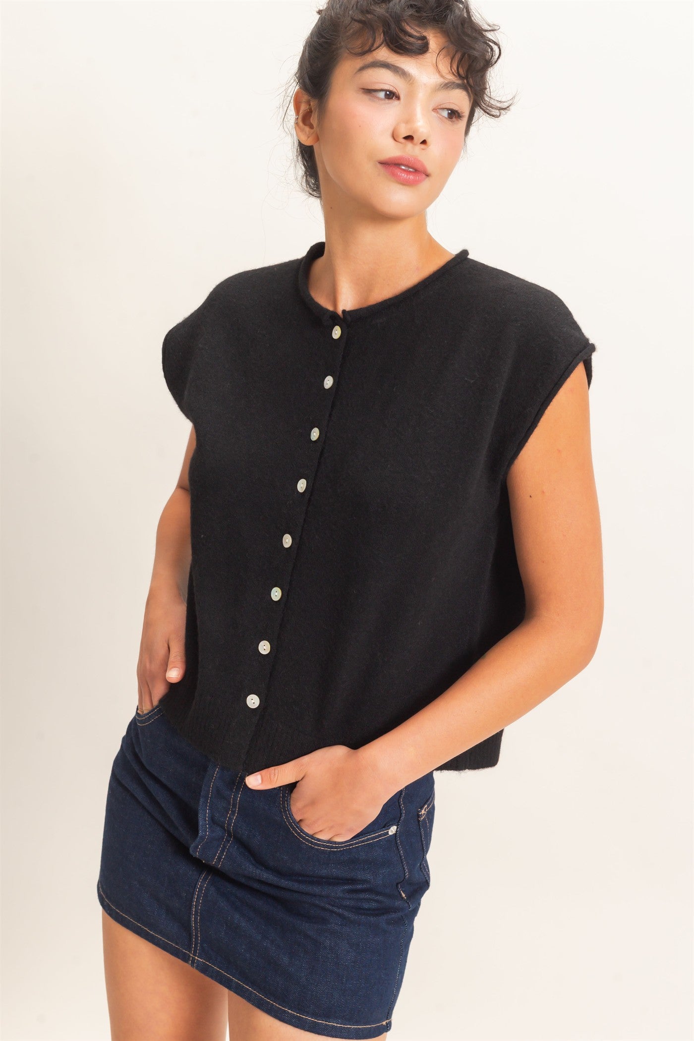 Wholesale Rolled Edge Button Front Sweater Vest Sweaters DZ26E239 BLACK DOUBLE ZERO