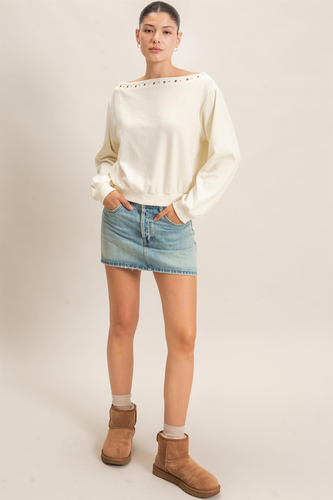 Wholesale Studded Crew Neck Sweatshirt Sweatshirts HF26E545 CREAM HYFVE