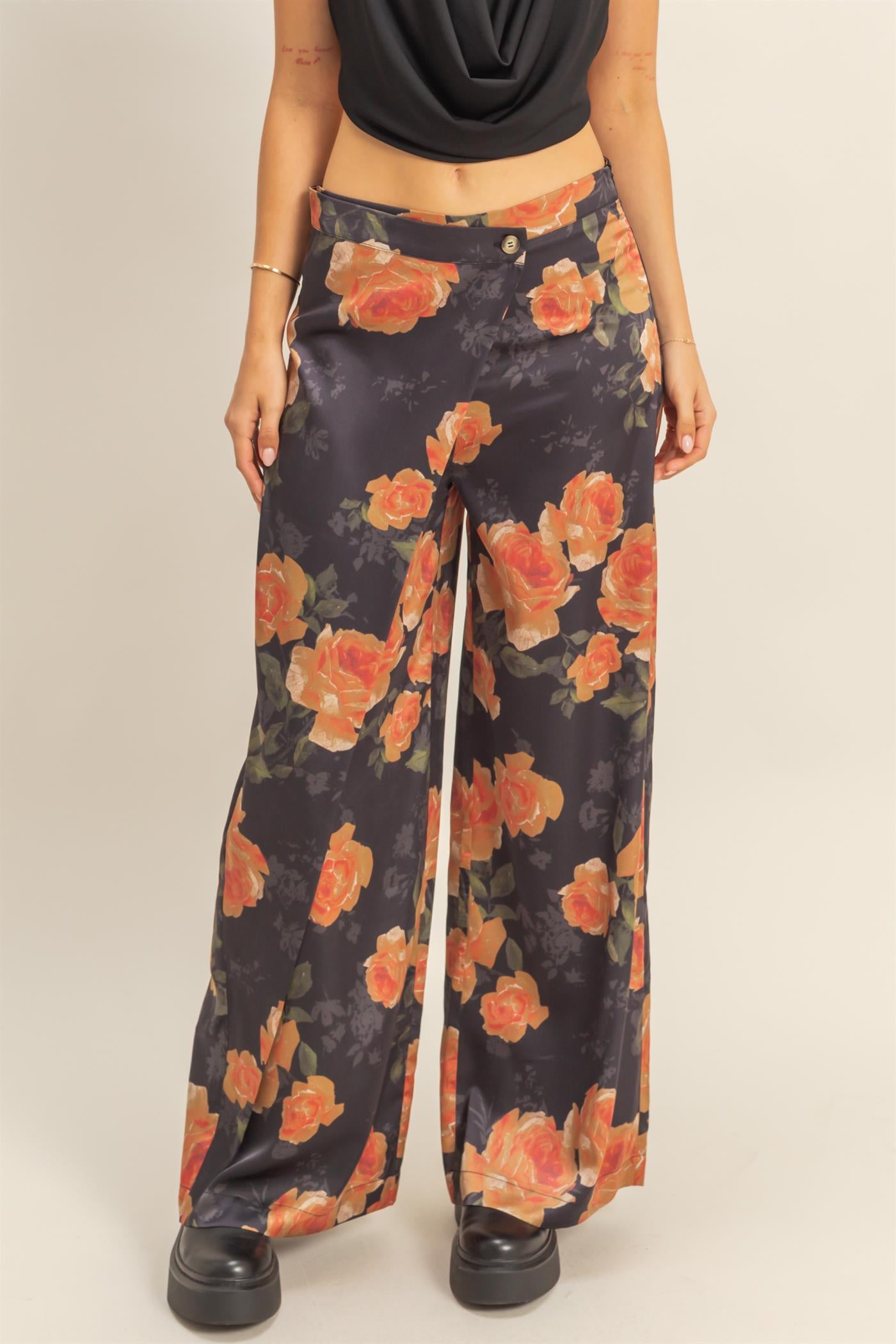 Wholesale Elegant Floral Printed Pants Pants HF25E742 BLACK HYFVE