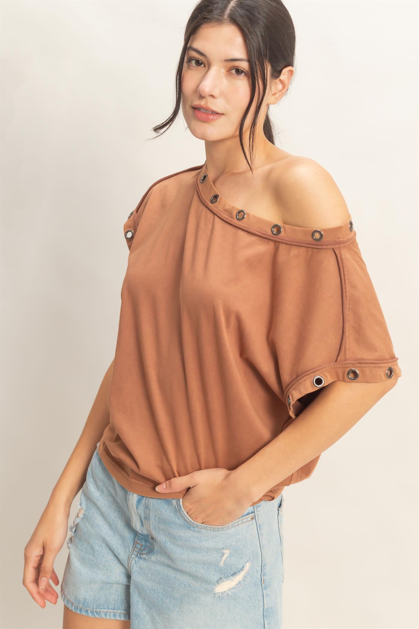 Wholesale Off Shoulder Top With Eyelets T-Shirts HF26E794 SIENNA HYFVE
