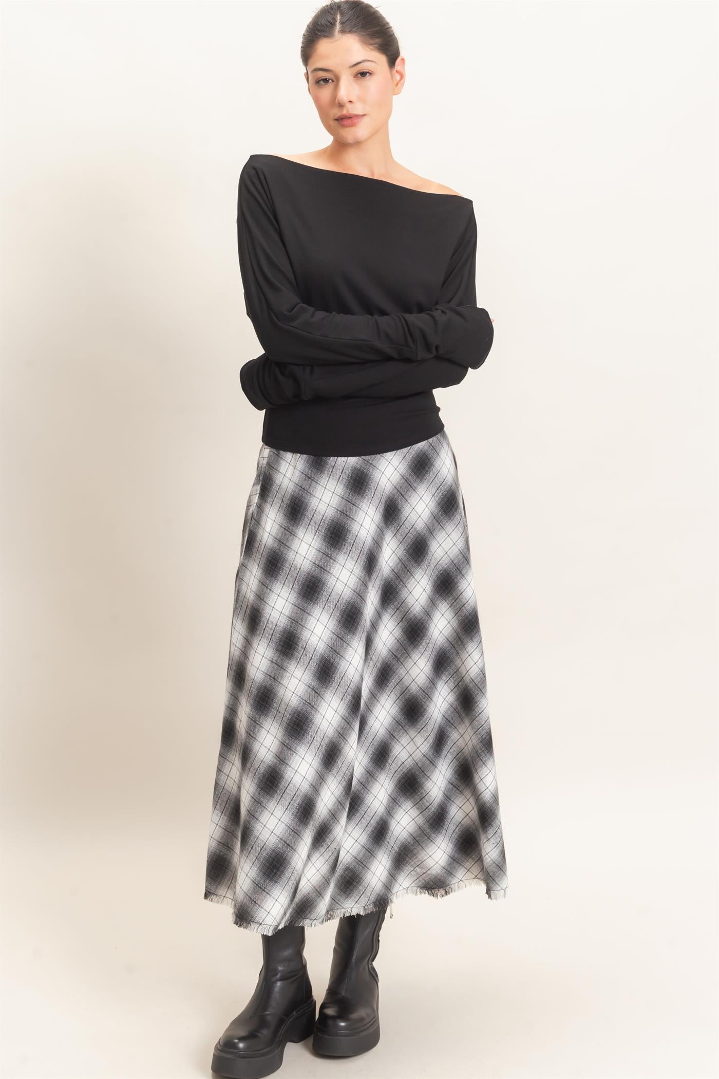 Wholesale A-Line Plaid Frayed Hem Skirt Skirts HF26E972 BLACK HYFVE