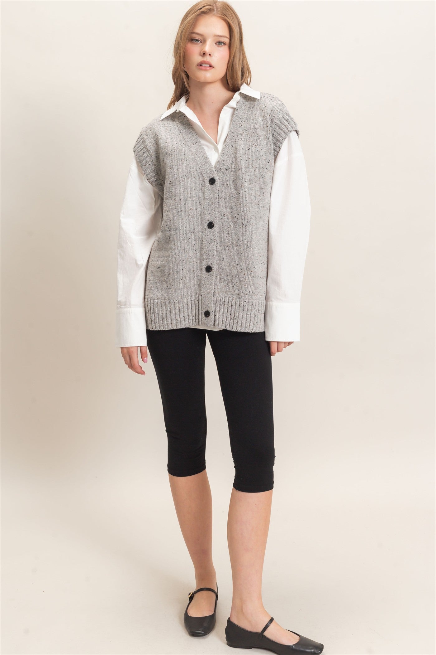 Wholesale V-Neck Knit Vest Sweaters HF26E484 GRAY HYFVE