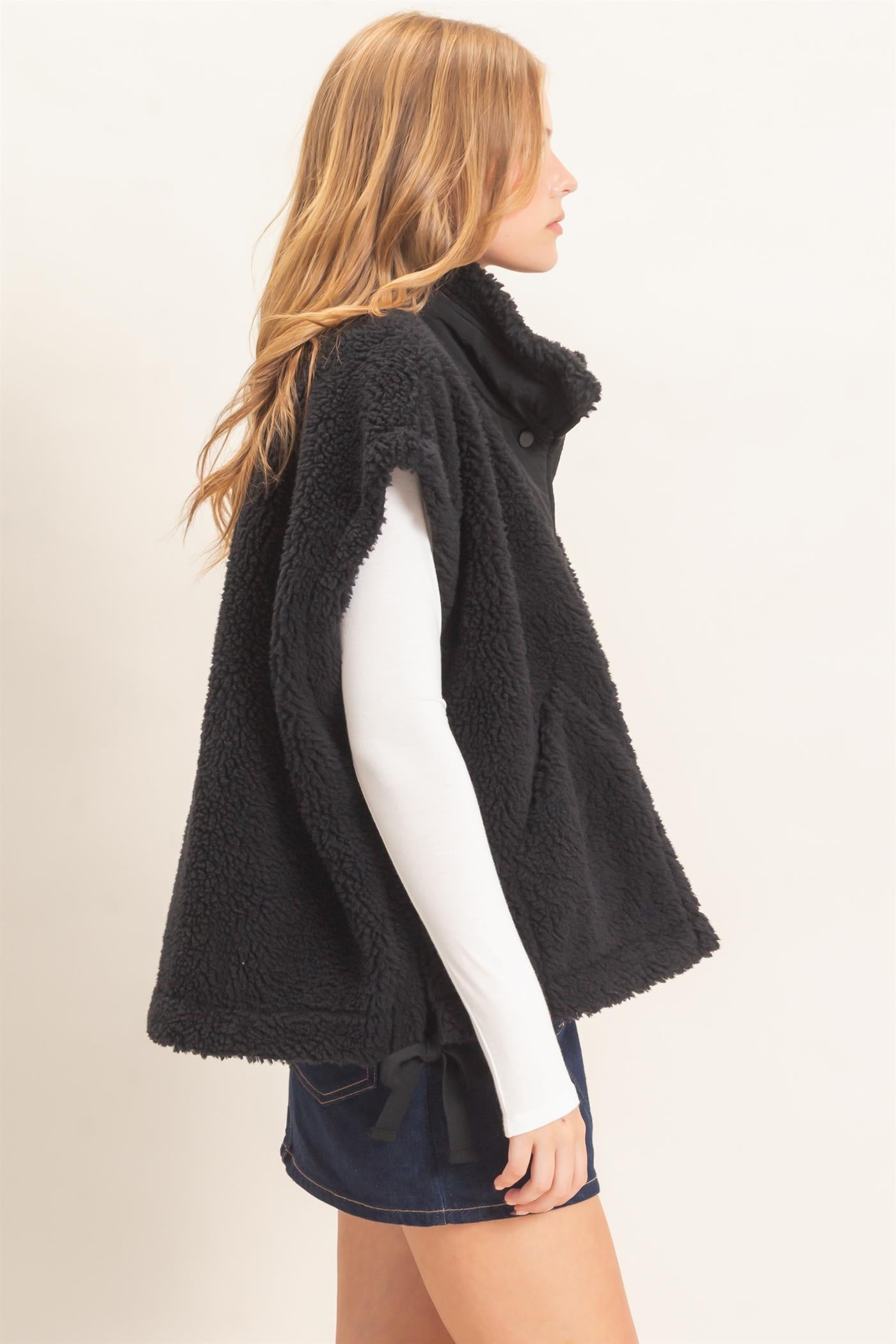 Wholesale Sherpa Vest With Snap Closure Outerwear HF26F131-D BLACK HYFVE