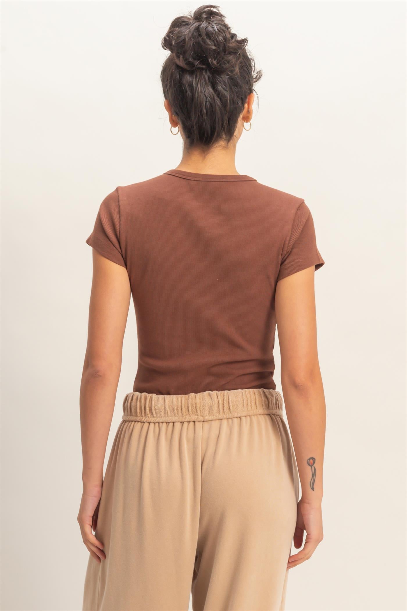 Wholesale Basic Ribbed Short Sleeve Top Clothing Tops DZ26A137 CHOCOLATE DOUBLE ZERO