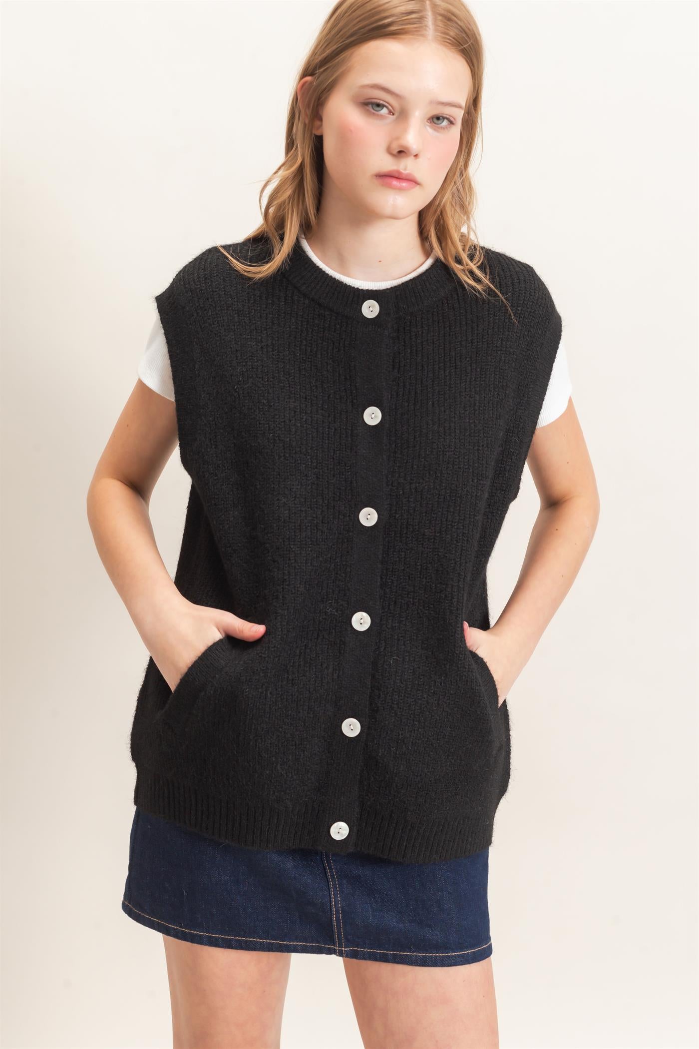 Wholesale Sleeveless Button-Up Sweater Vest Sweaters HF26E304 BLACK HYFVE