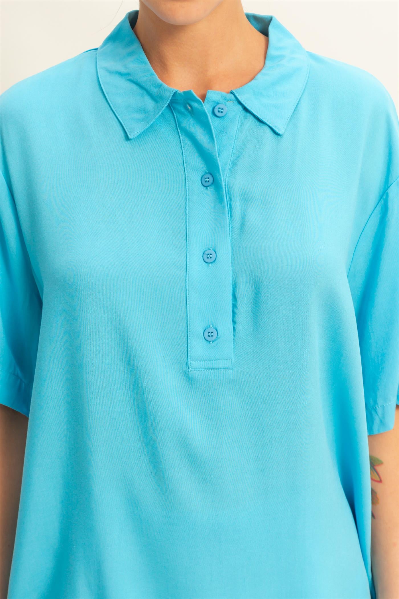 Wholesale Woven Half Button-Up Relaxed Top Clothing Tops DZ25C814 AQUA BLUE DOUBLE ZERO