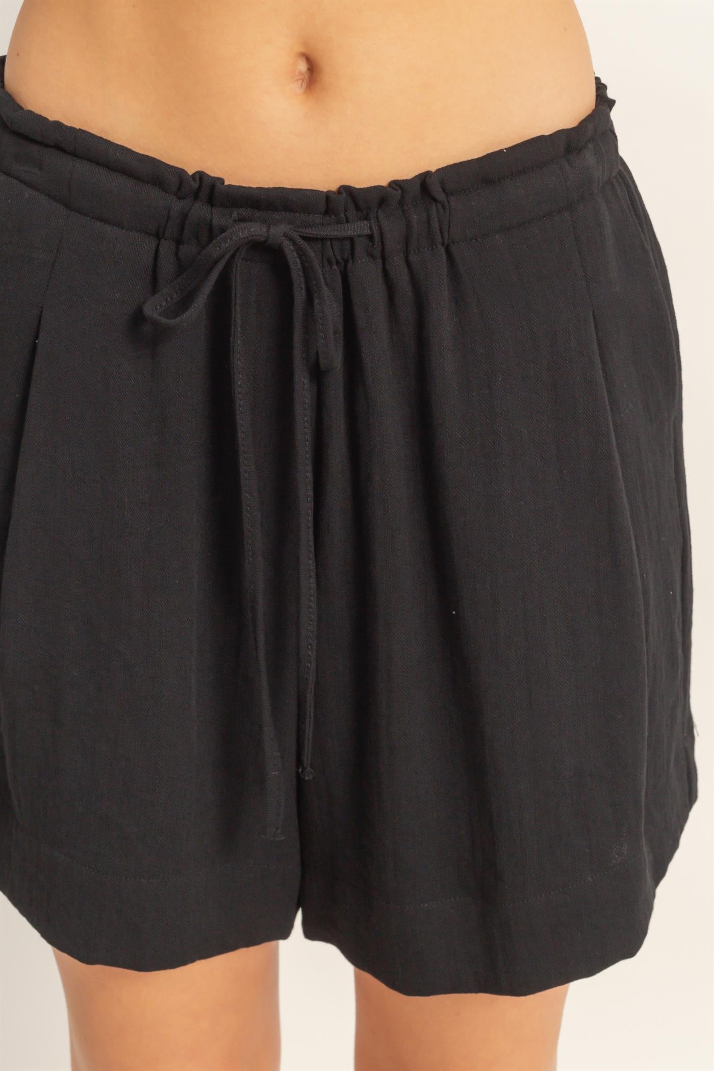 Wholesale Drawstring Pleated Shorts Shorts HF26C139-D BLACK HYFVE