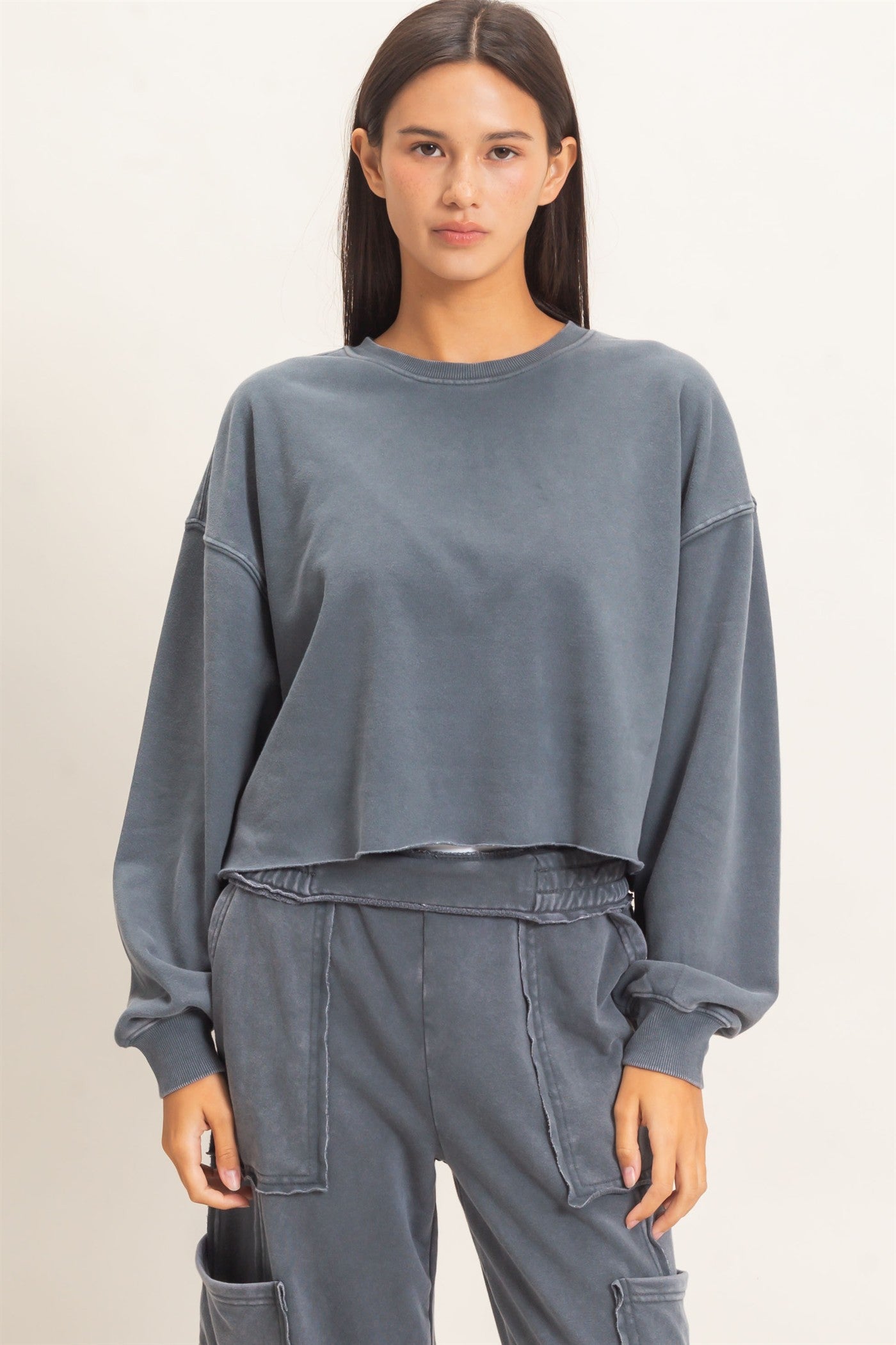 Wholesale Mineral Wash Raw Hem Cropped Sweatshirt Sweatshirts DZ26C968 DARK GRAY DOUBLE ZERO
