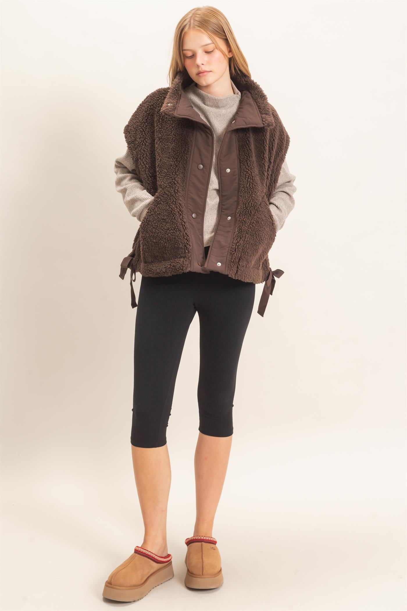 Wholesale Sherpa Vest With Snap Closure Outerwear HF26F131-D BROWN HYFVE