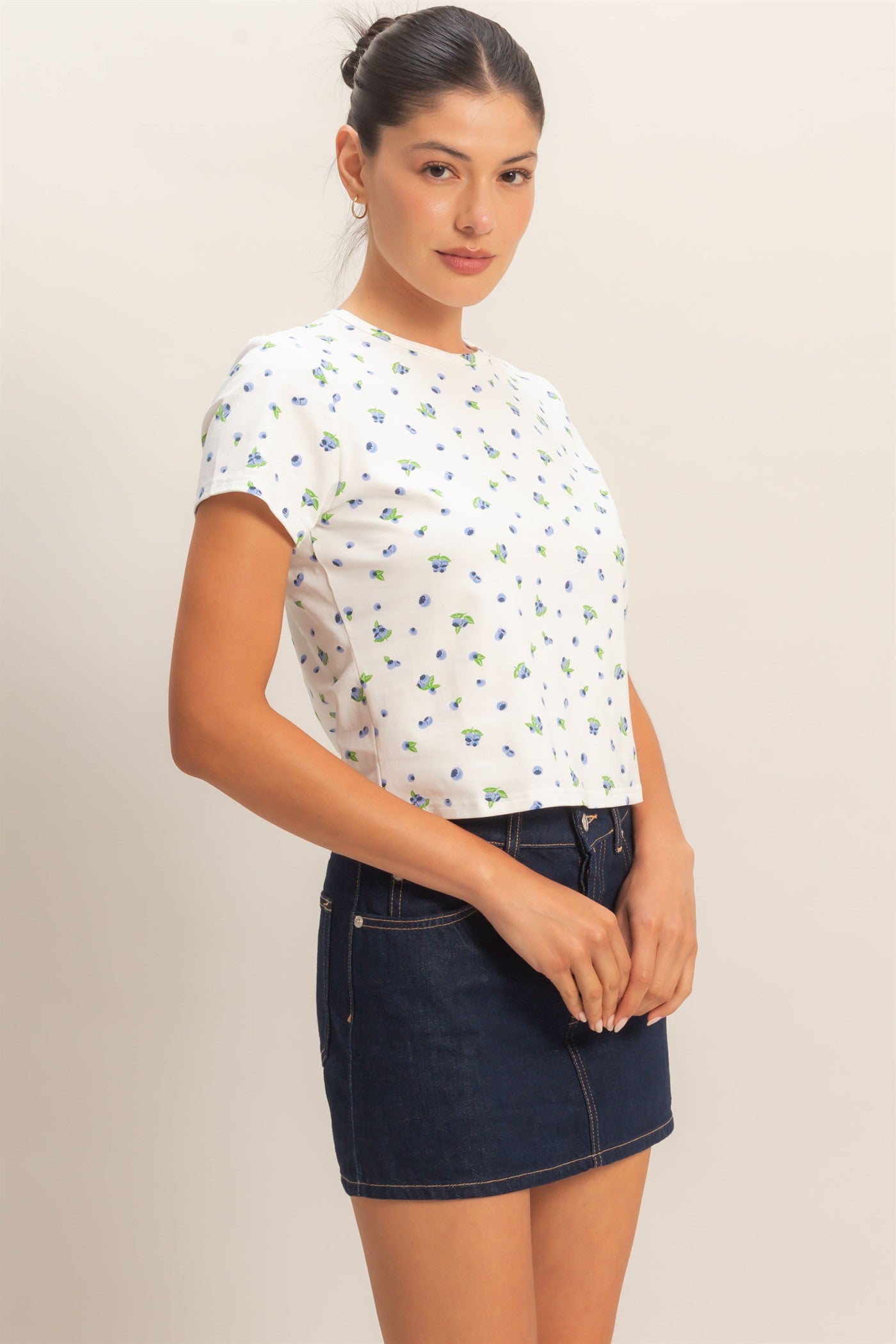 Wholesale Blueberry Print Crew Neck Tee Clothing Tops HF26C787 OFF WHITE HYFVE