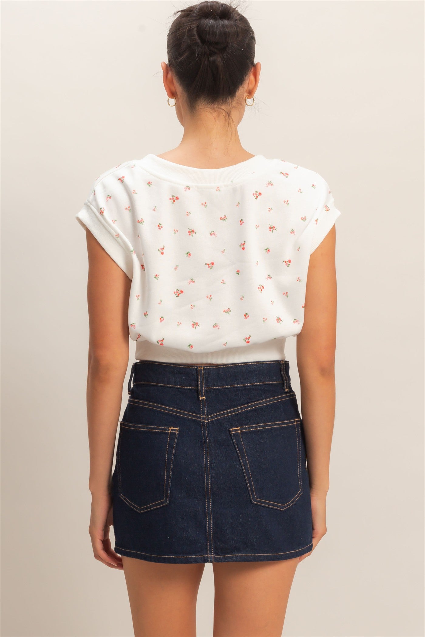 Wholesale Floral V-Neck Drawstring Top Clothing Tops HF26C372 WHITE/RED HYFVE