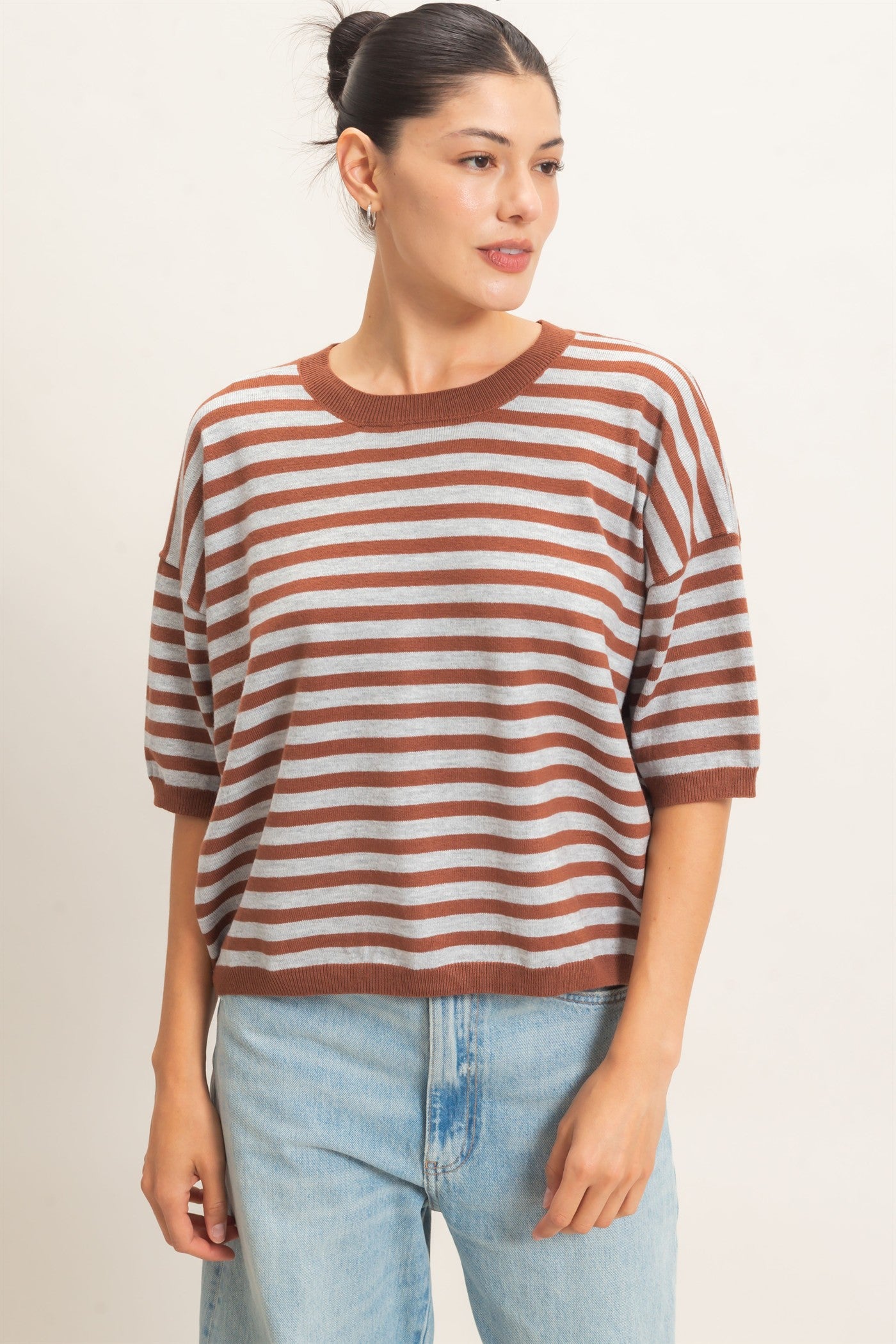 Wholesale Striped Crew Neck Sweater Sweaters HF26E234 BROWN HYFVE