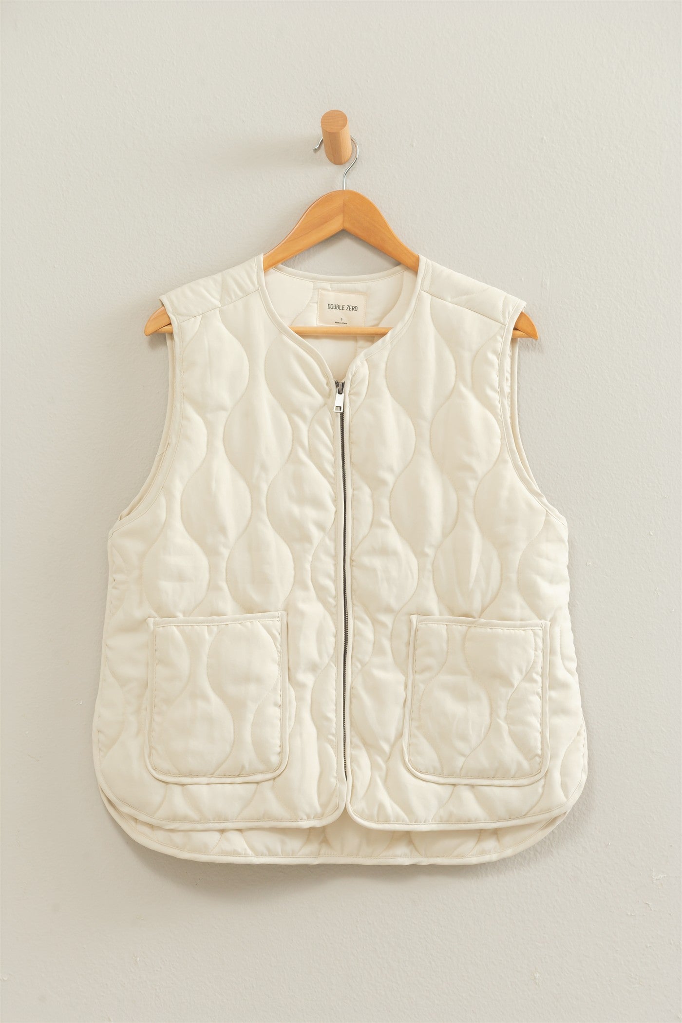 Wholesale Quilted Vest With Pockets Vests DZ26F336 CREAM DOUBLE ZERO