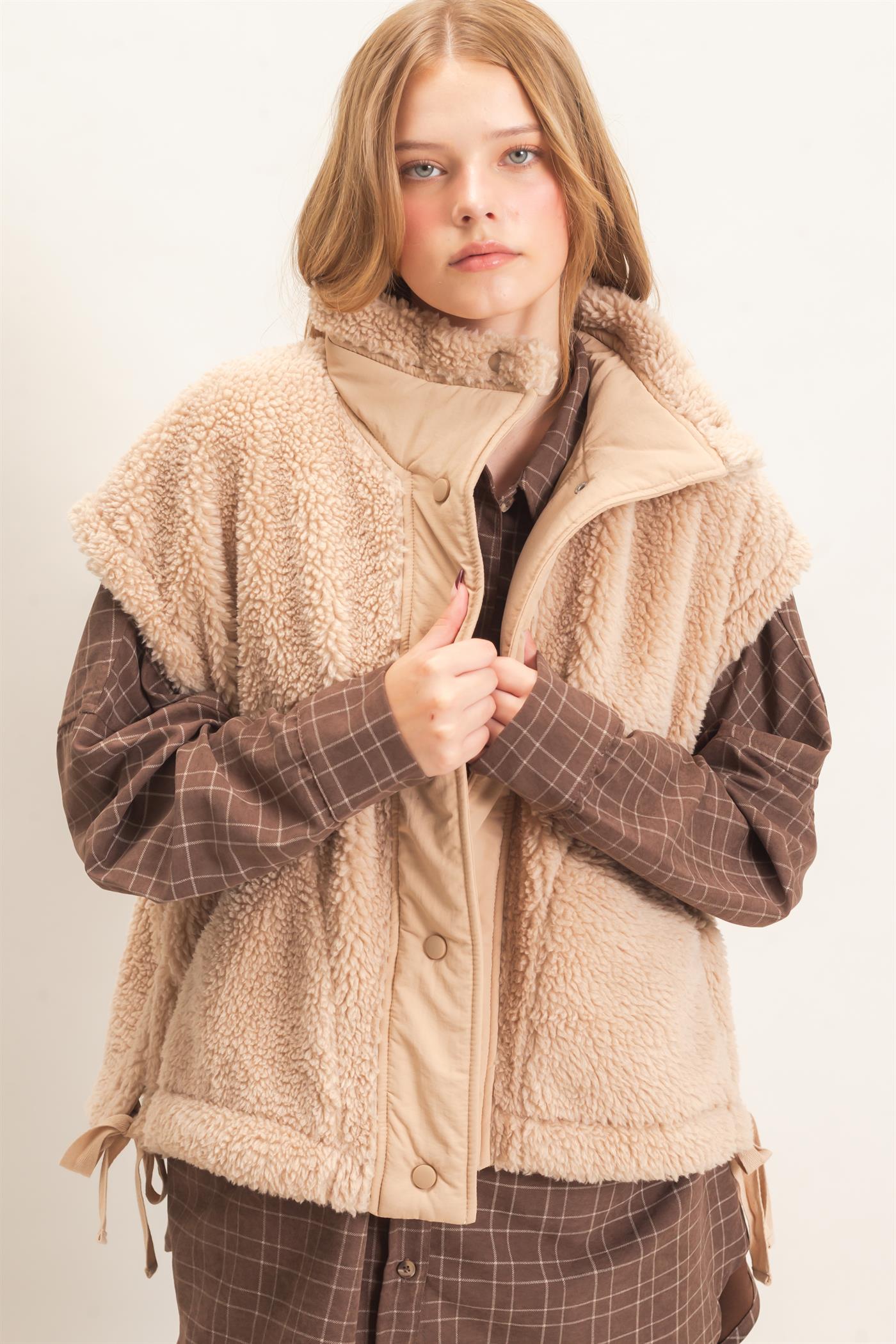 Wholesale Sherpa Vest With Snap Closure Outerwear HF26F131-D BEIGE HYFVE