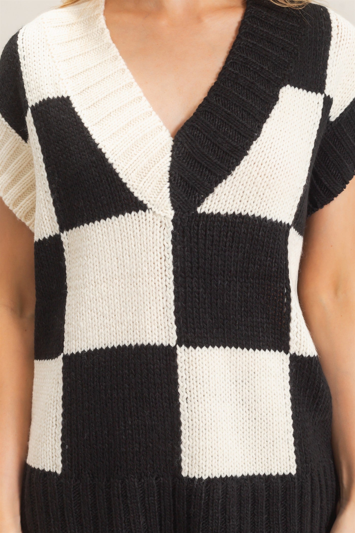 Wholesale Ribbed V-Neck Checkered Sweater Vest Sweaters HF26F180 BLACK HYFVE