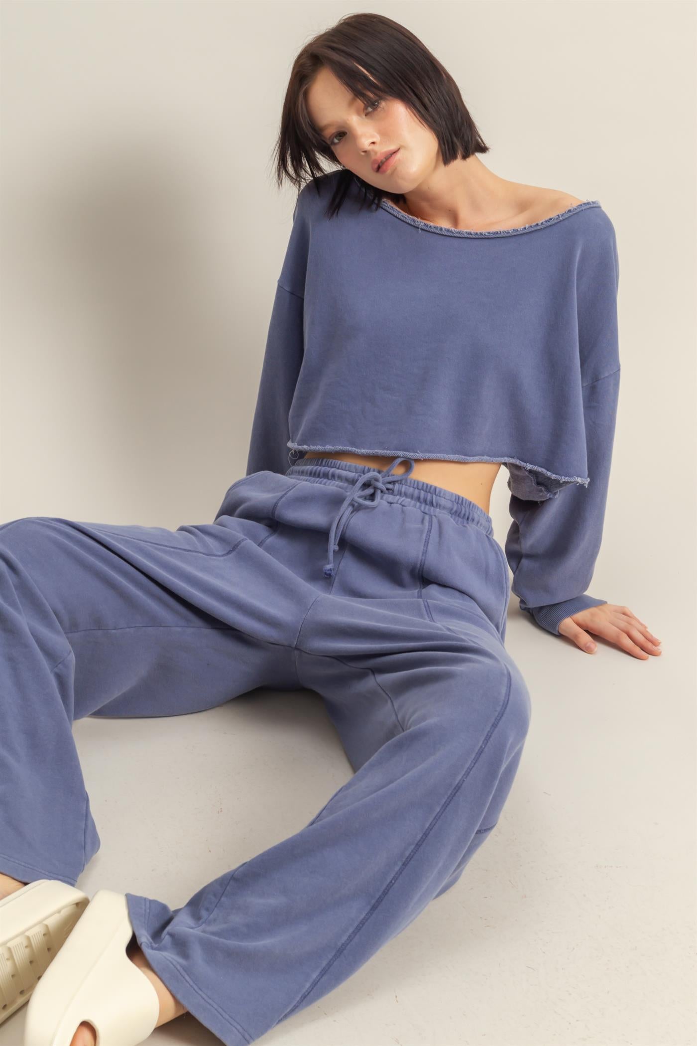 Wholesale Frayed Detail Long Sleeve Crop Top Sweatshirts DZ25A776 DARK NIGHT DOUBLE ZERO