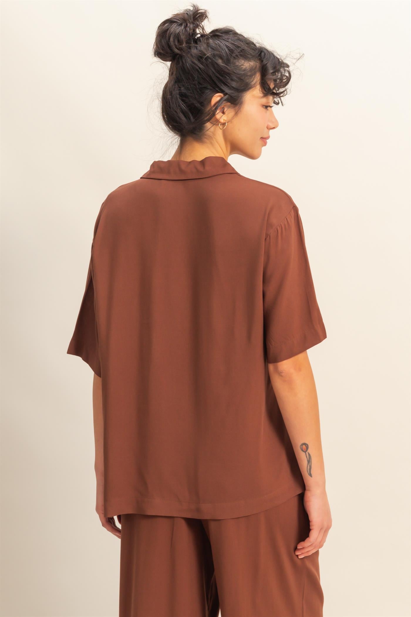 Wholesale Woven Half Button-Up Relaxed Top Clothing Tops DZ25C814 CHESTNUT DOUBLE ZERO