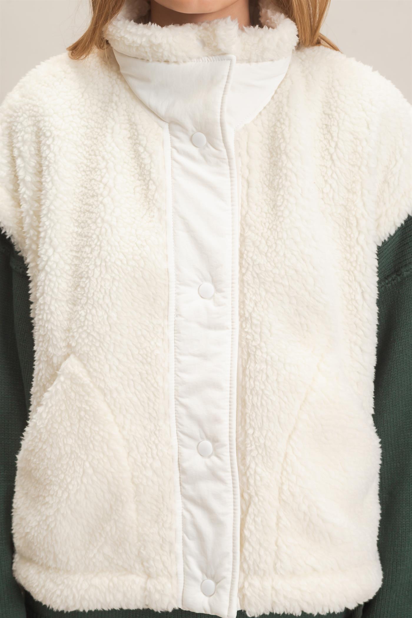 Wholesale Sherpa Vest With Snap Closure Outerwear HF26F131-D WHITE HYFVE