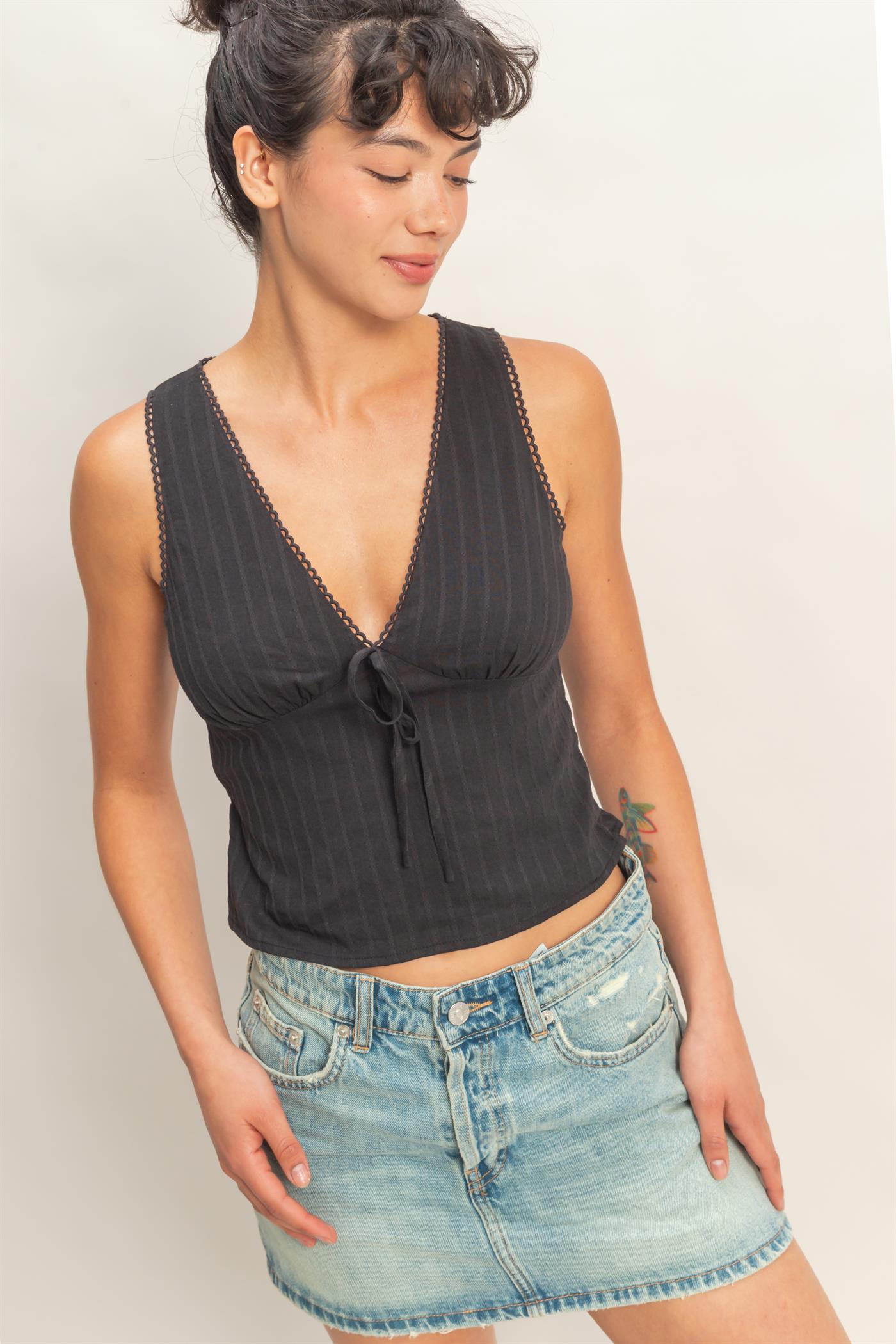 Wholesale Sleeveless Scallop Trim V-Neck Tie-Back Top Clothing Tops DZ26C185 BLACK DOUBLE ZERO