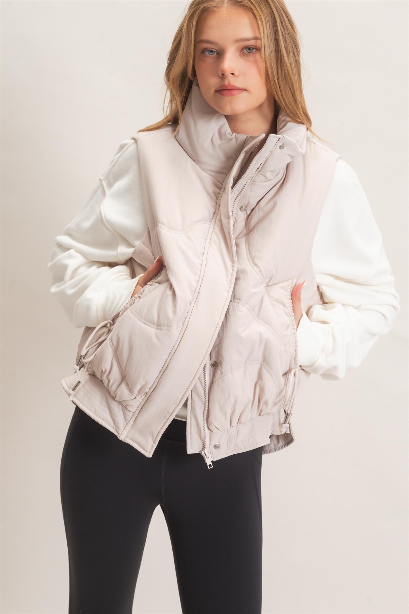Wholesale Quilted Funnel Neck Puffer Vest Vests HF26F168 ECRU HYFVE