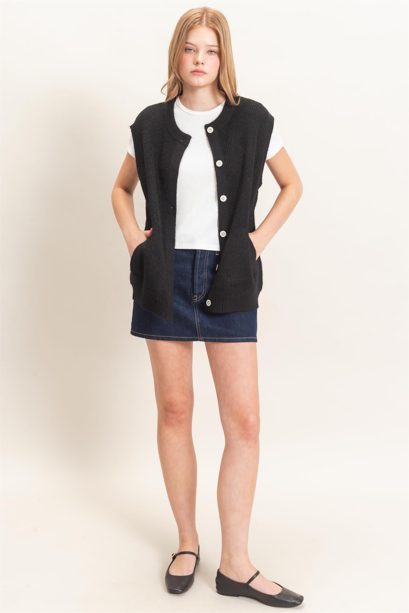 Wholesale Sleeveless Button-Up Sweater Vest Sweaters HF26E304 BLACK HYFVE