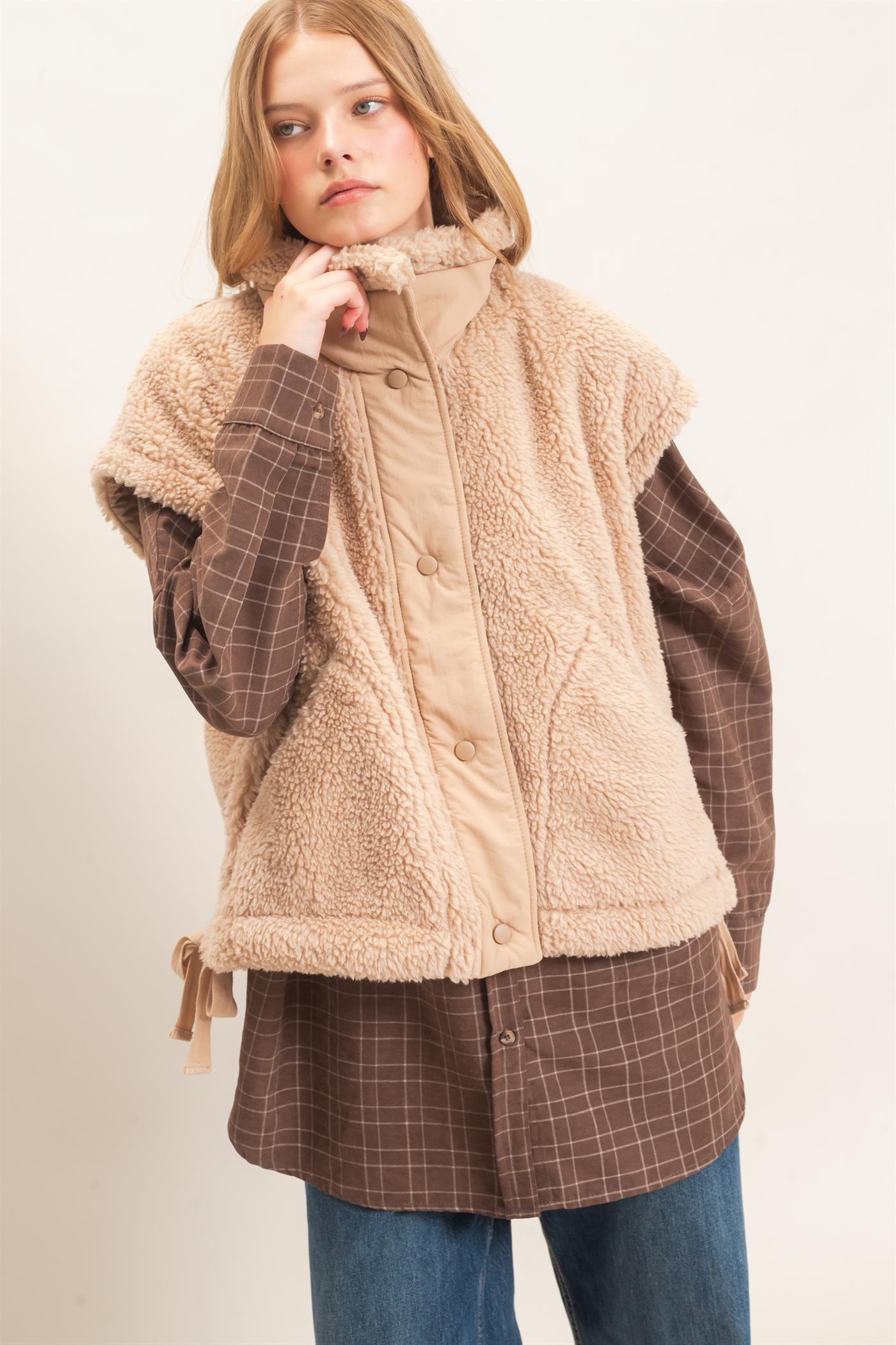Wholesale Sherpa Vest With Snap Closure Outerwear HF26F131-D BEIGE HYFVE