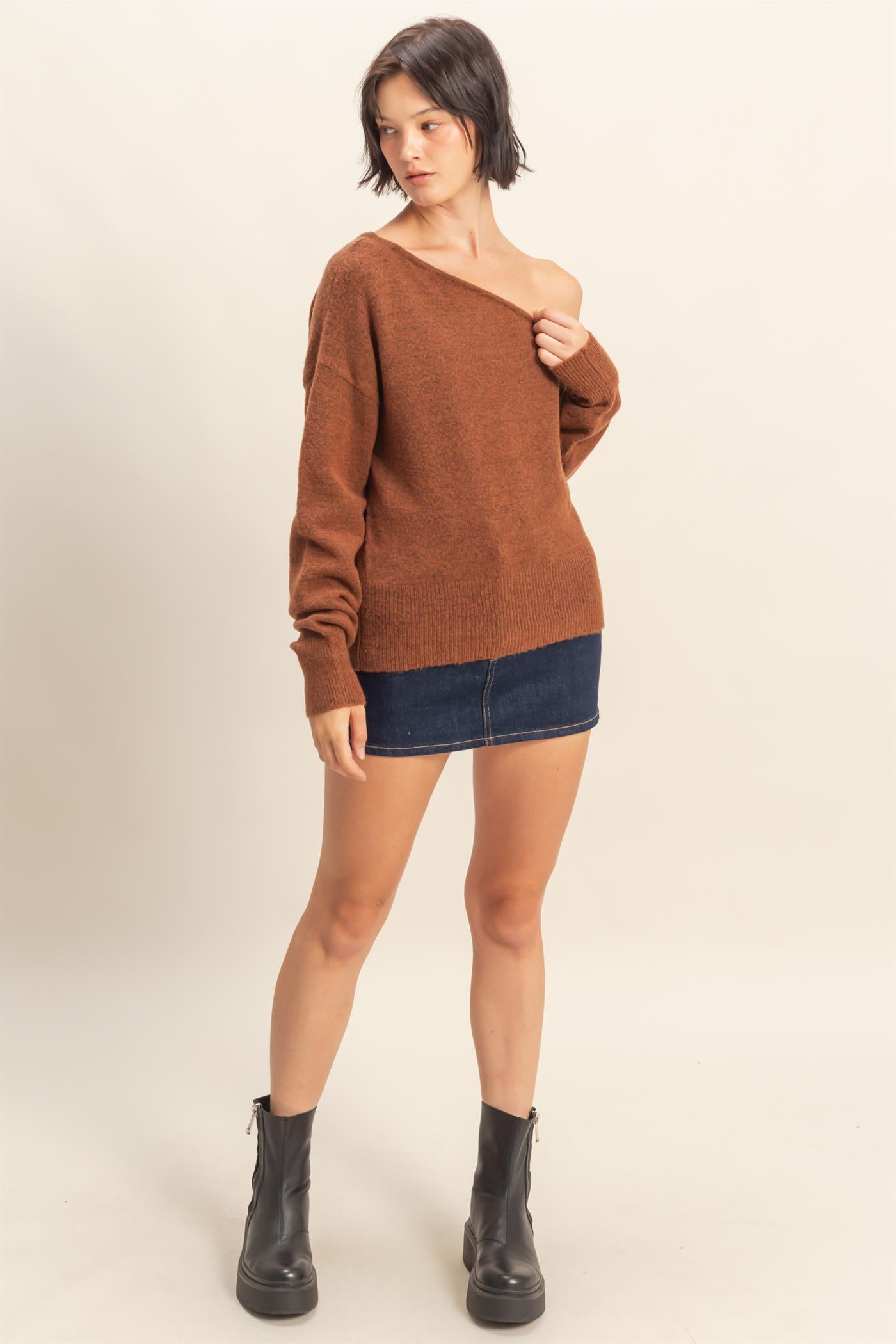 Wholesale Asymmetric Off-Shoulder Sweater Sweaters DZ25F121 CHESTNUT DOUBLE ZERO
