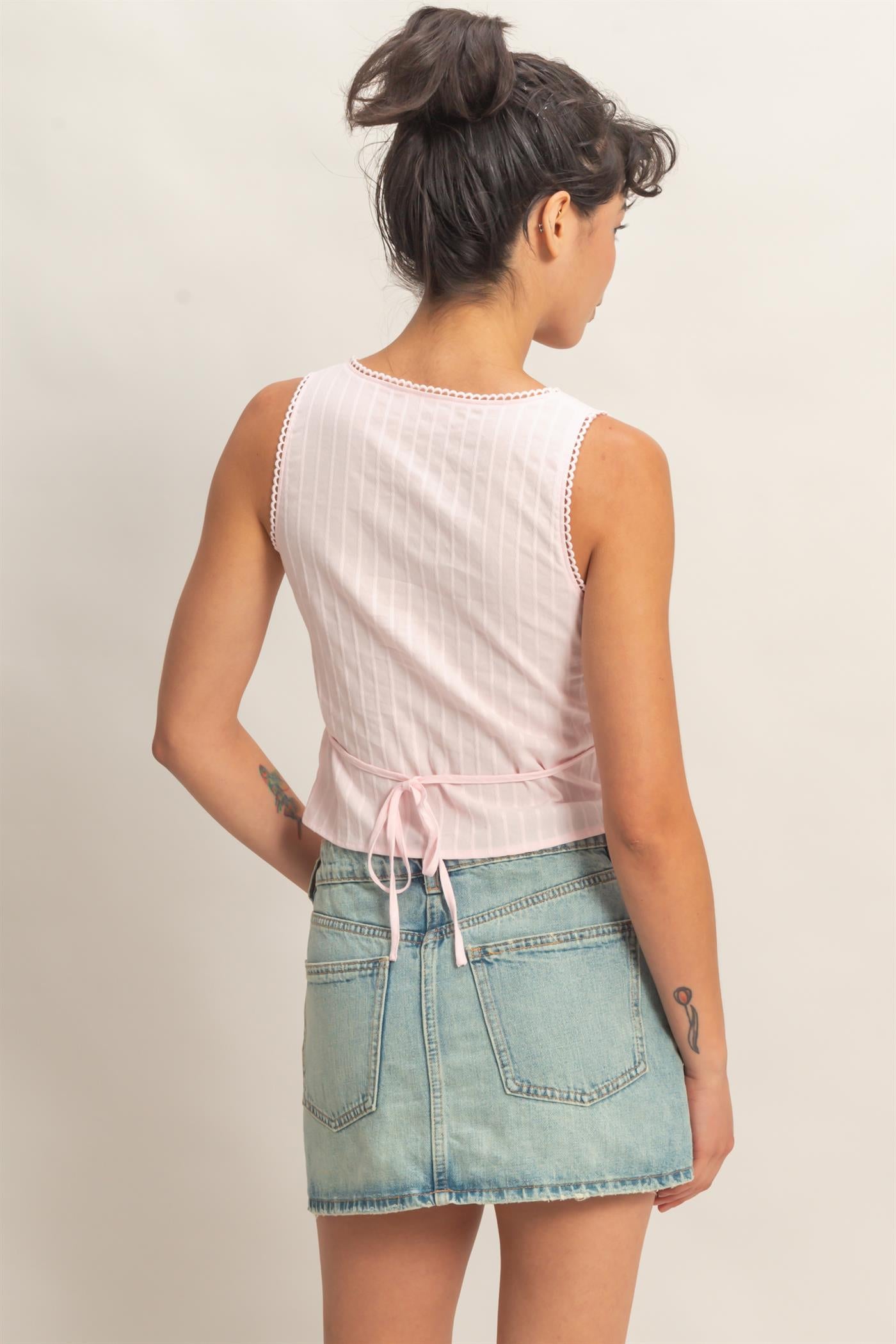 Wholesale Sleeveless Scallop Trim V-Neck Tie-Back Top Clothing Tops DZ26C185 SOFT PINK DOUBLE ZERO