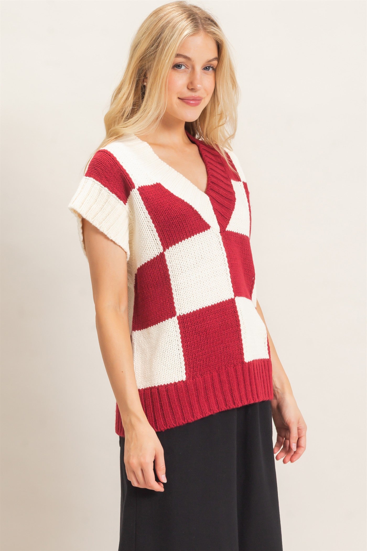 Wholesale Ribbed V-Neck Checkered Sweater Vest Sweaters HF26F180 BURGUNDY HYFVE