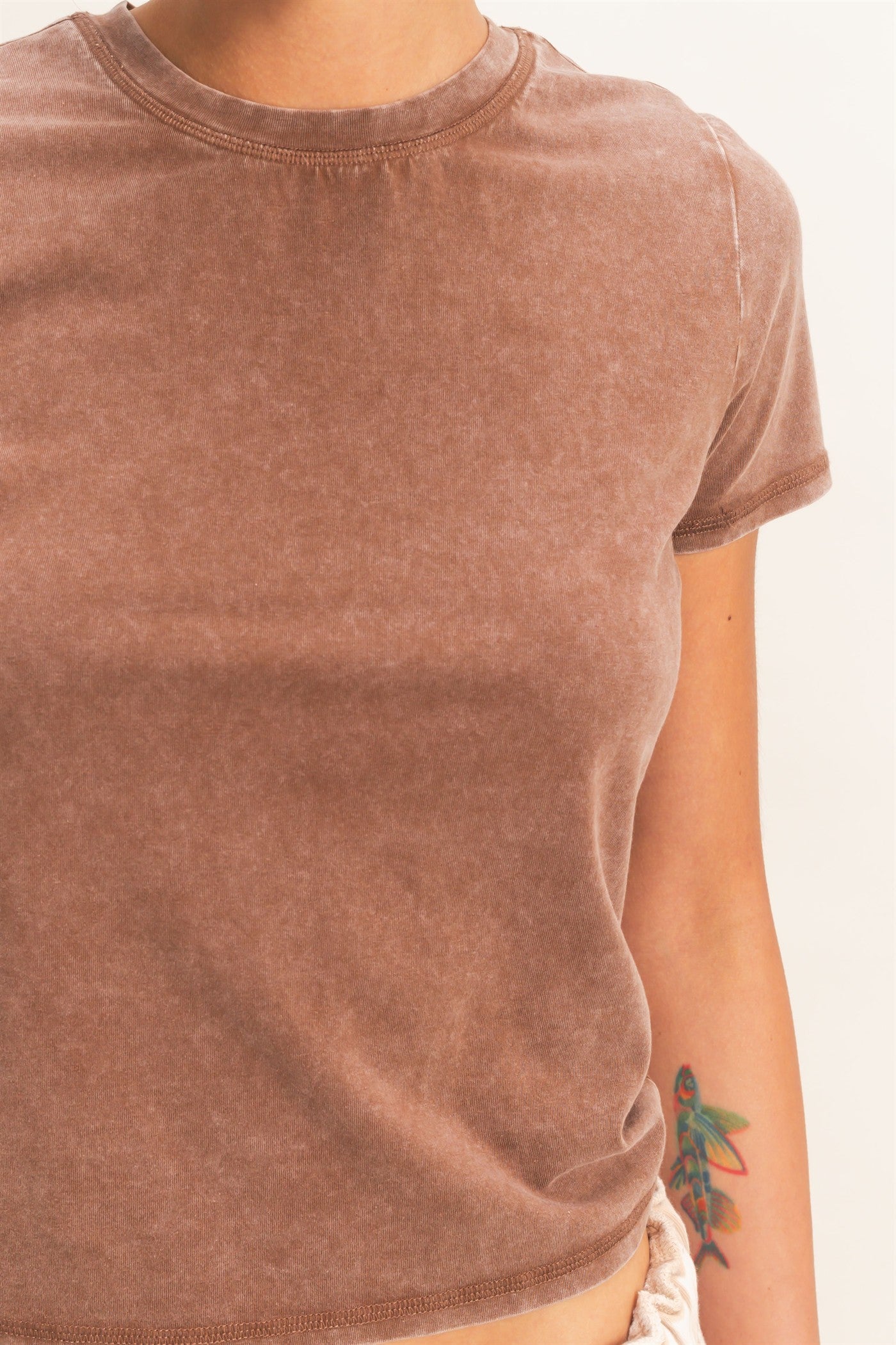 Wholesale Mineral Washed Short Sleeve Crew Neck Top T-Shirts DZ26A743 CHOCOLATE DOUBLE ZERO