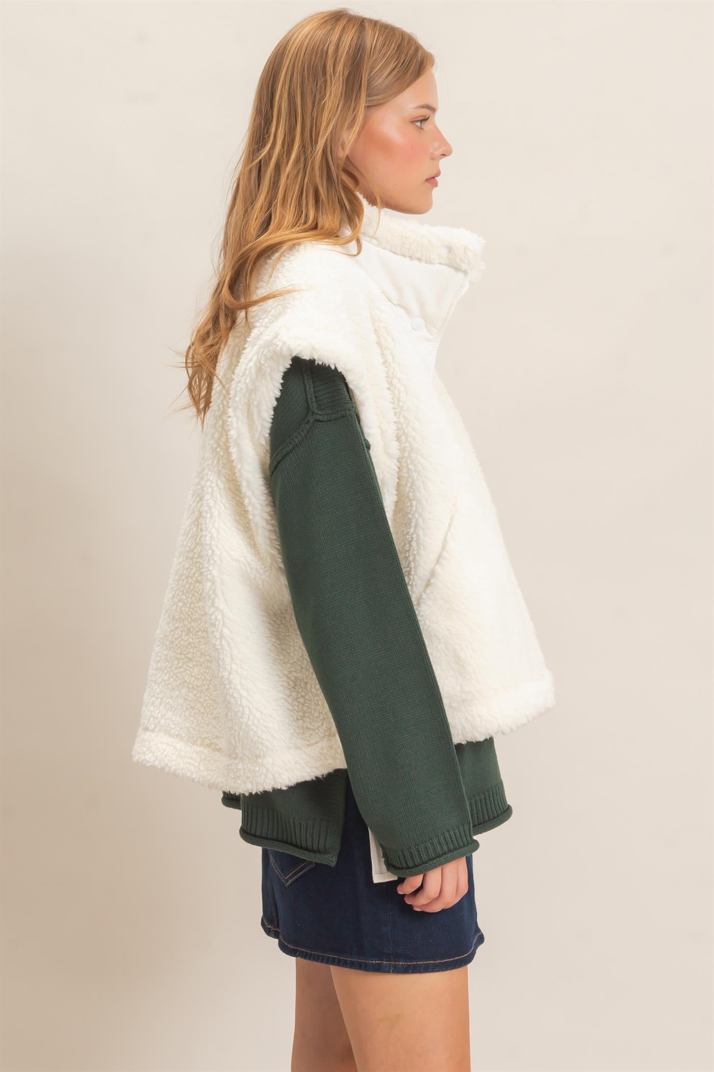 Wholesale Sherpa Vest With Snap Closure Outerwear HF26F131-D WHITE HYFVE