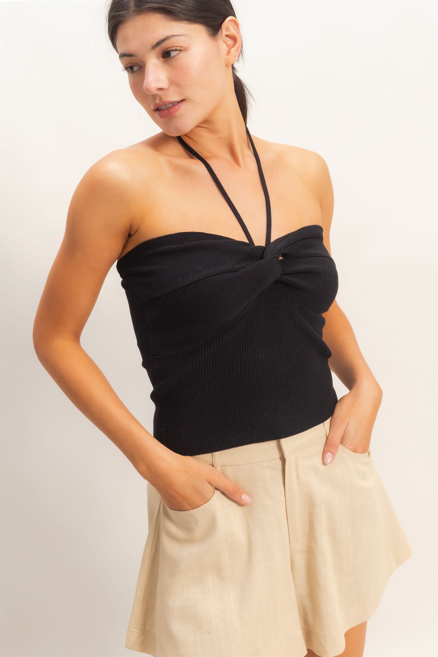 Wholesale Ribbed Halter Top With Twist Clothing Tops HF26A299 BLACK HYFVE