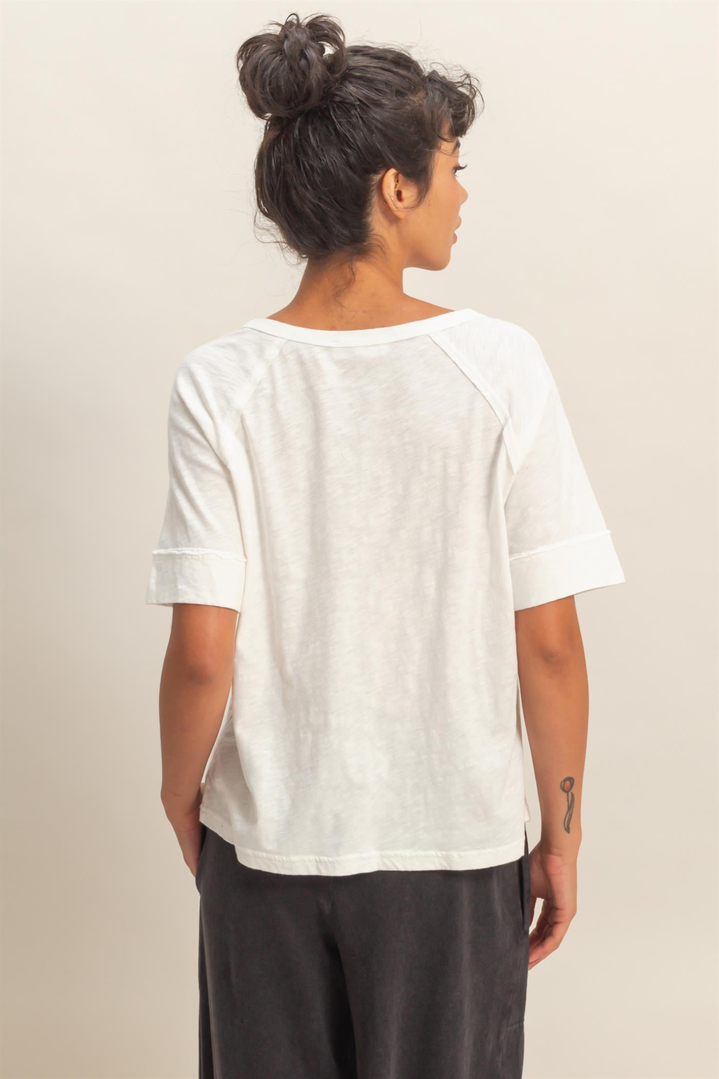 Wholesale Acid Wash Raw Seam Raglan Short Sleeve Tee Clothing Tops DZ26A655 WHITE HYFVE