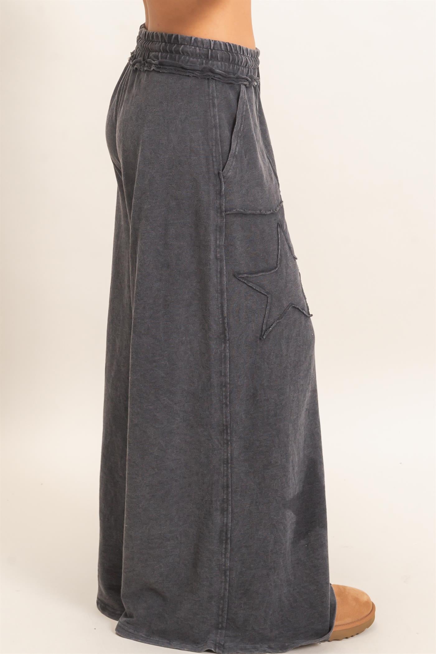 Wholesale Mineral Wash Star Patch And Print Wide Leg Pants Pants DZ26F060 BLACK DOUBLE ZERO