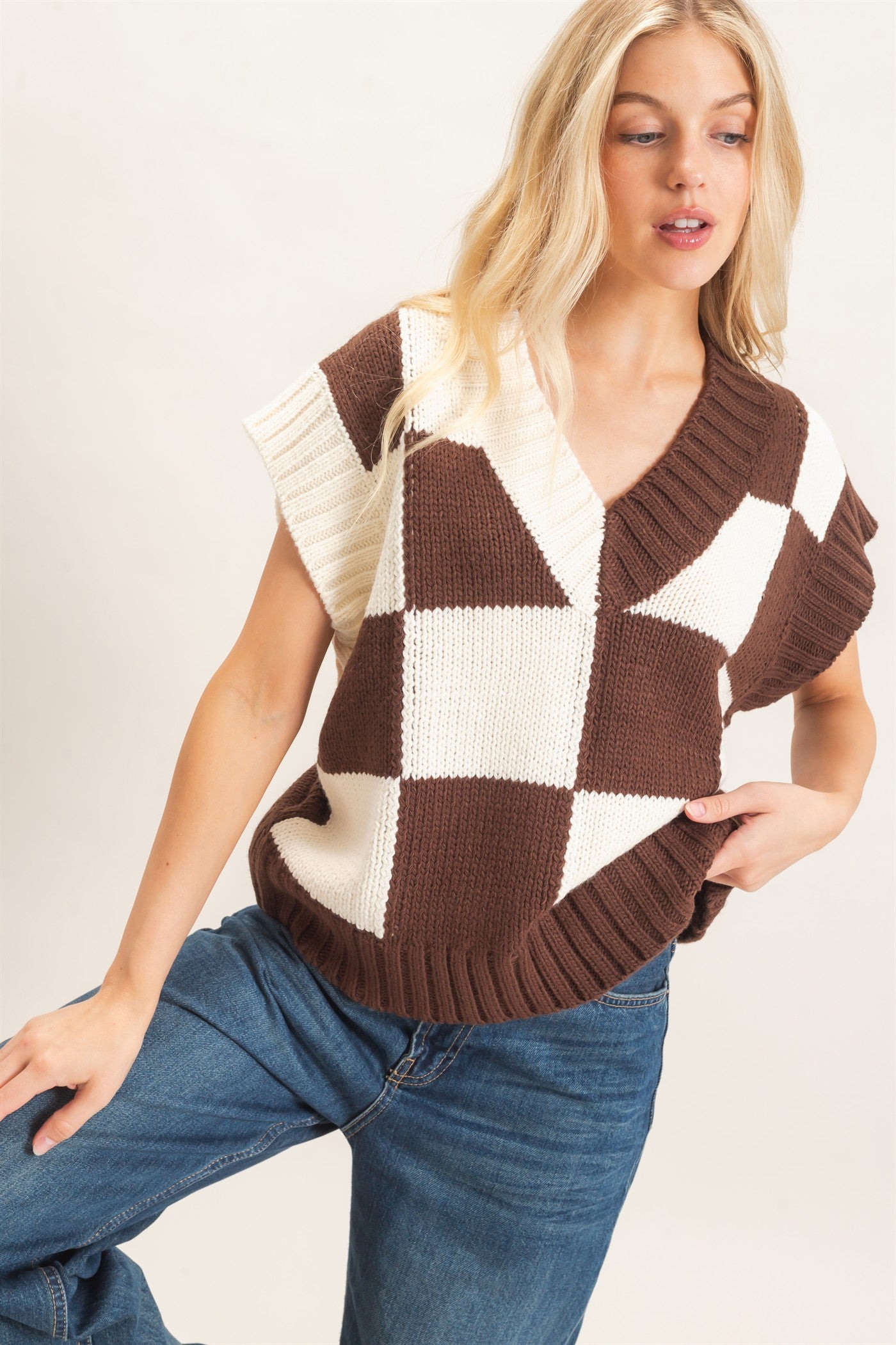 Wholesale Ribbed V-Neck Checkered Sweater Vest Sweaters HF26F180 BROWN HYFVE