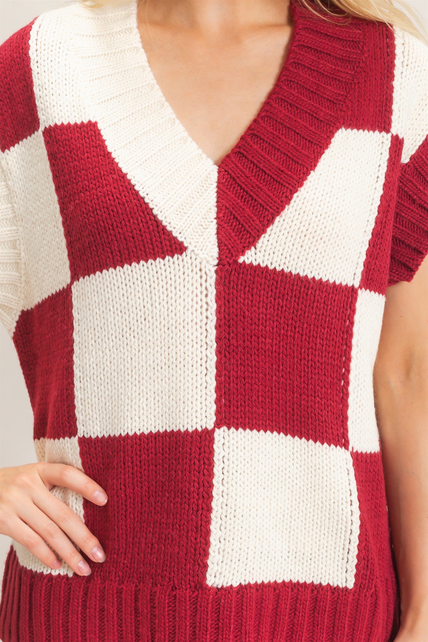 Wholesale Ribbed V-Neck Checkered Sweater Vest Sweaters HF26F180 BURGUNDY HYFVE