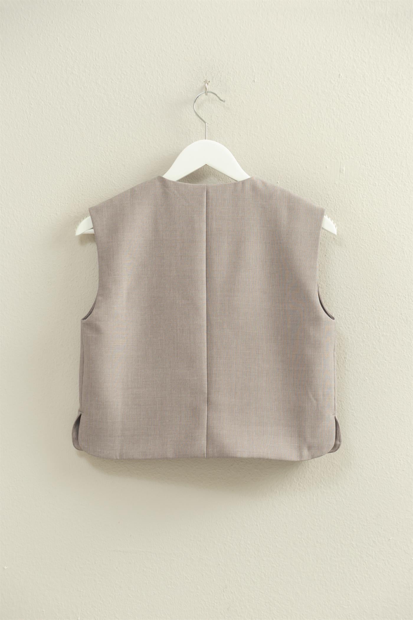 Wholesale Sleek Sleeveless Vest Top Clothing Tops HF25E489 BLACK HYFVE