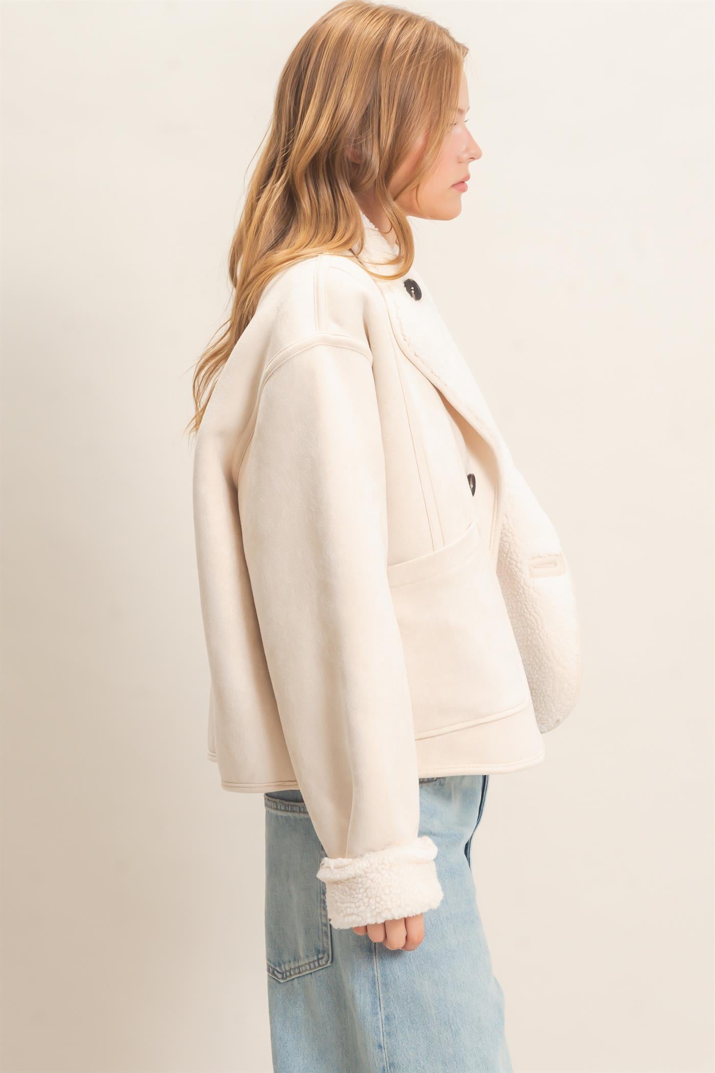 Wholesale Reversible Faux Suede & Sherpa Jacket Coats & Jackets HF26E718 IVORY HYFVE