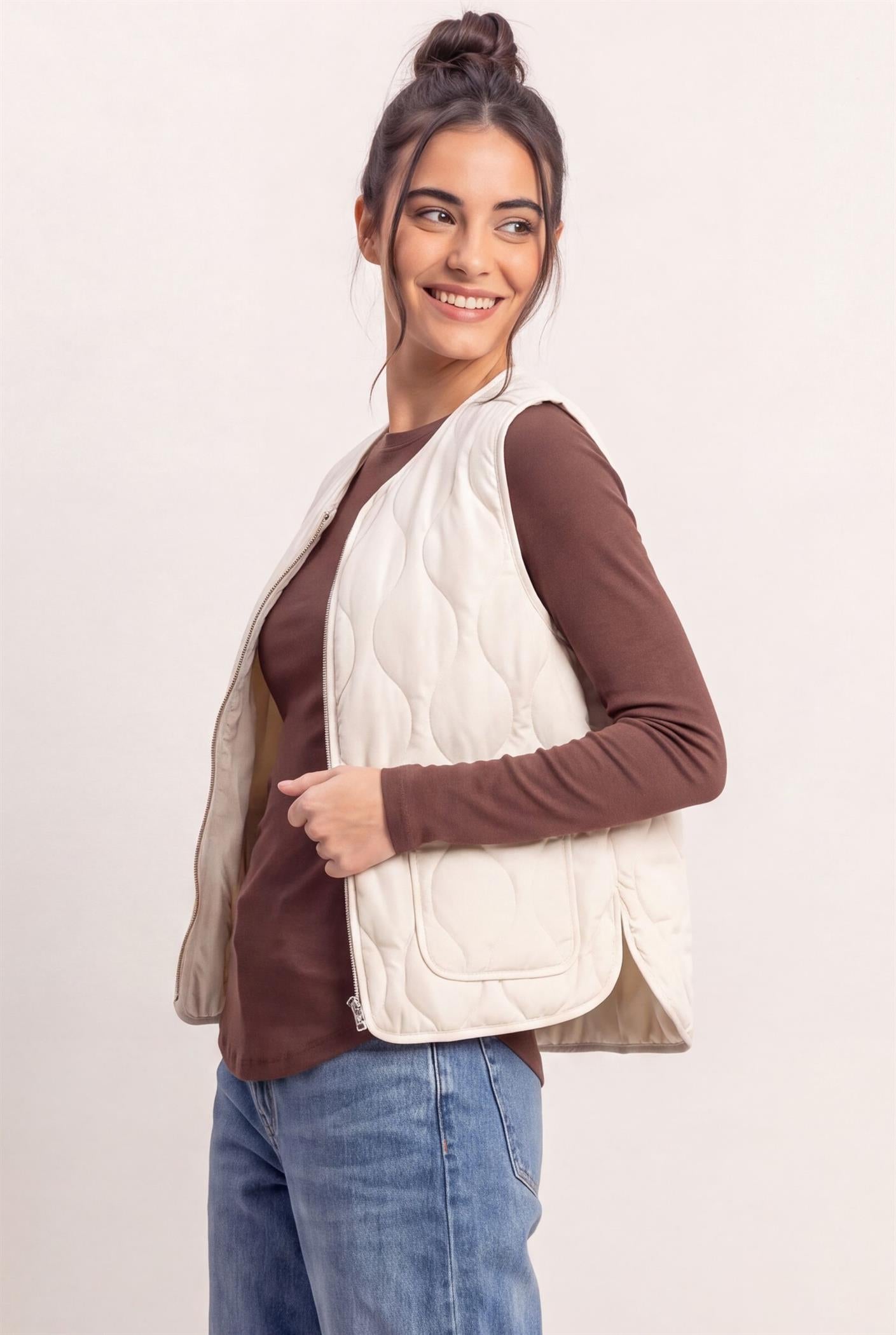 Wholesale Quilted Vest With Pockets Vests DZ26F336 CREAM DOUBLE ZERO