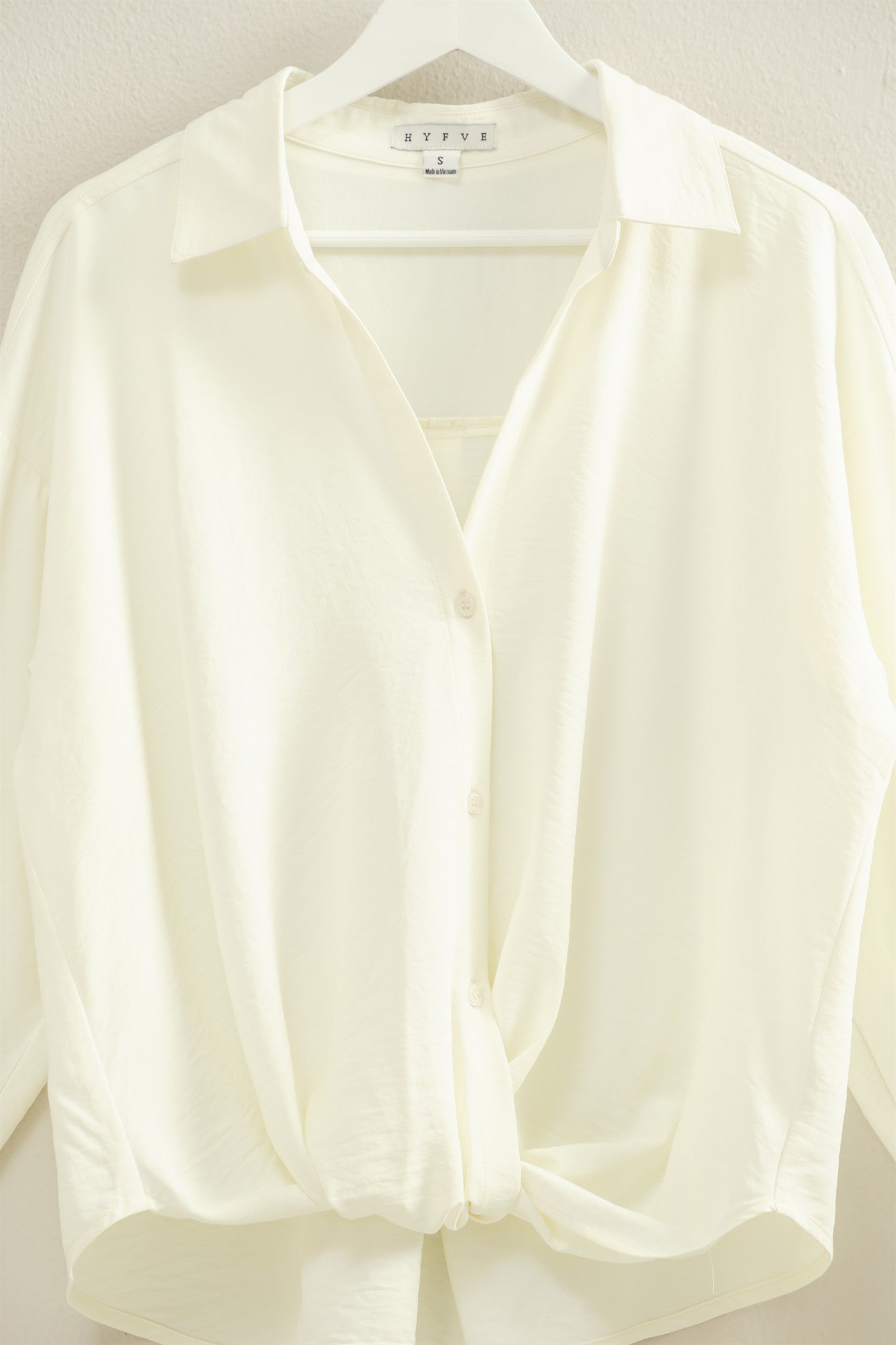 Wholesale Button-Down Blouse With Flowing Fit Clothing Tops HF25C543 OFF-WHITE HYFVE