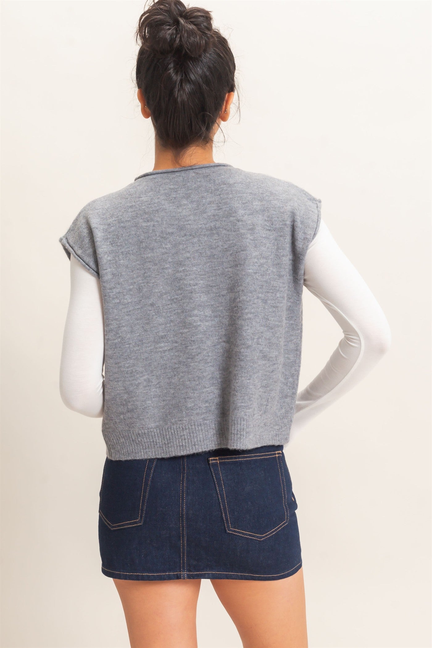 Wholesale Rolled Edge Button Front Sweater Vest Sweaters DZ26E239 HEATHER GRAY DOUBLE ZERO