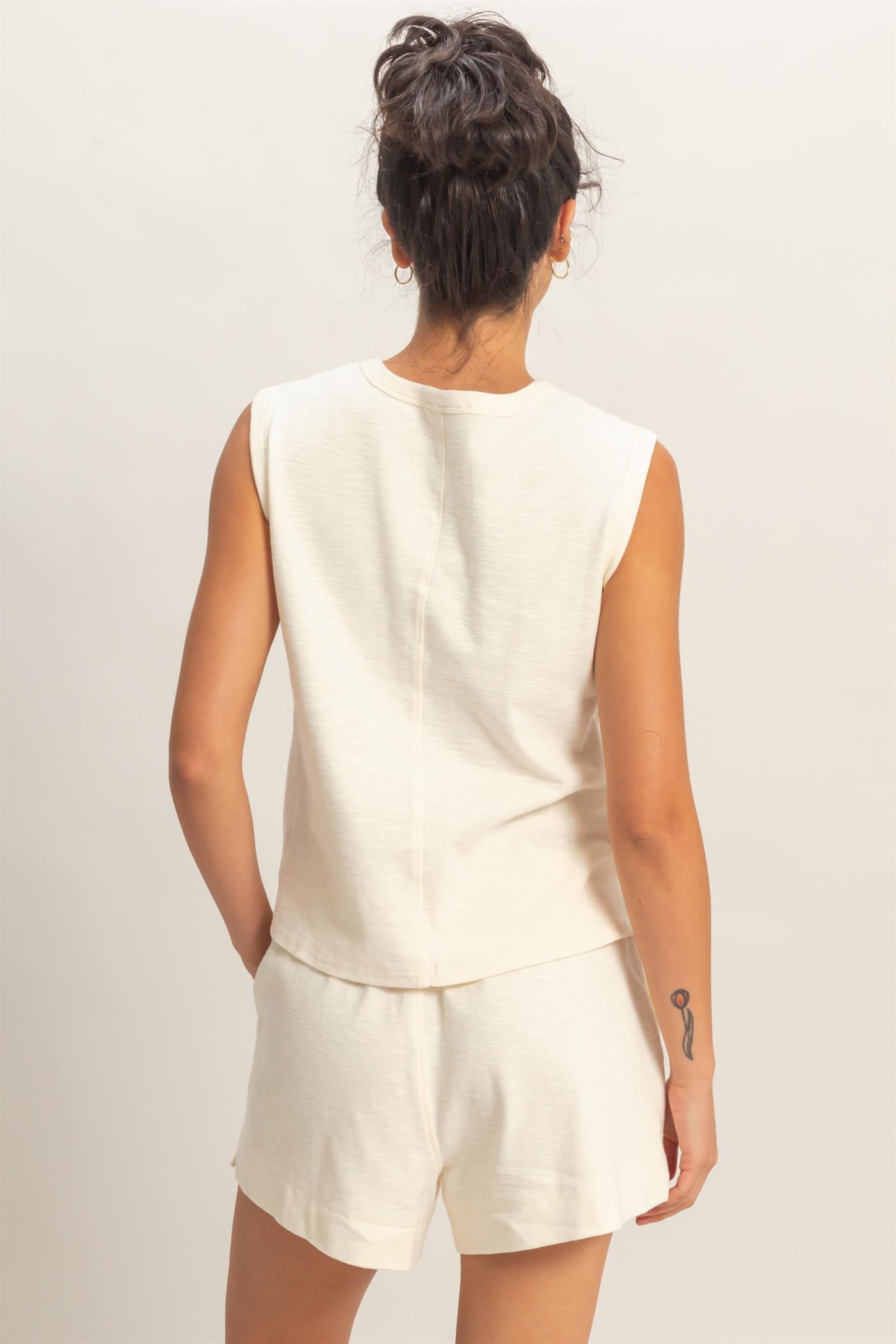 Wholesale Sleeveless Cotton Top With Pocket Clothing Tops DZ26A234 CREAM DOUBLE ZERO