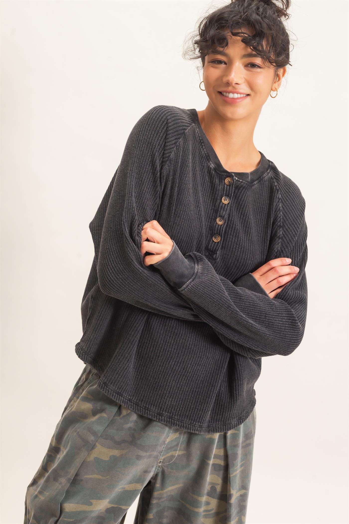 Wholesale Mineral Wash Waffle Knit Henley Top Sweatshirts DZ26E947 BLACK DOUBLE ZERO