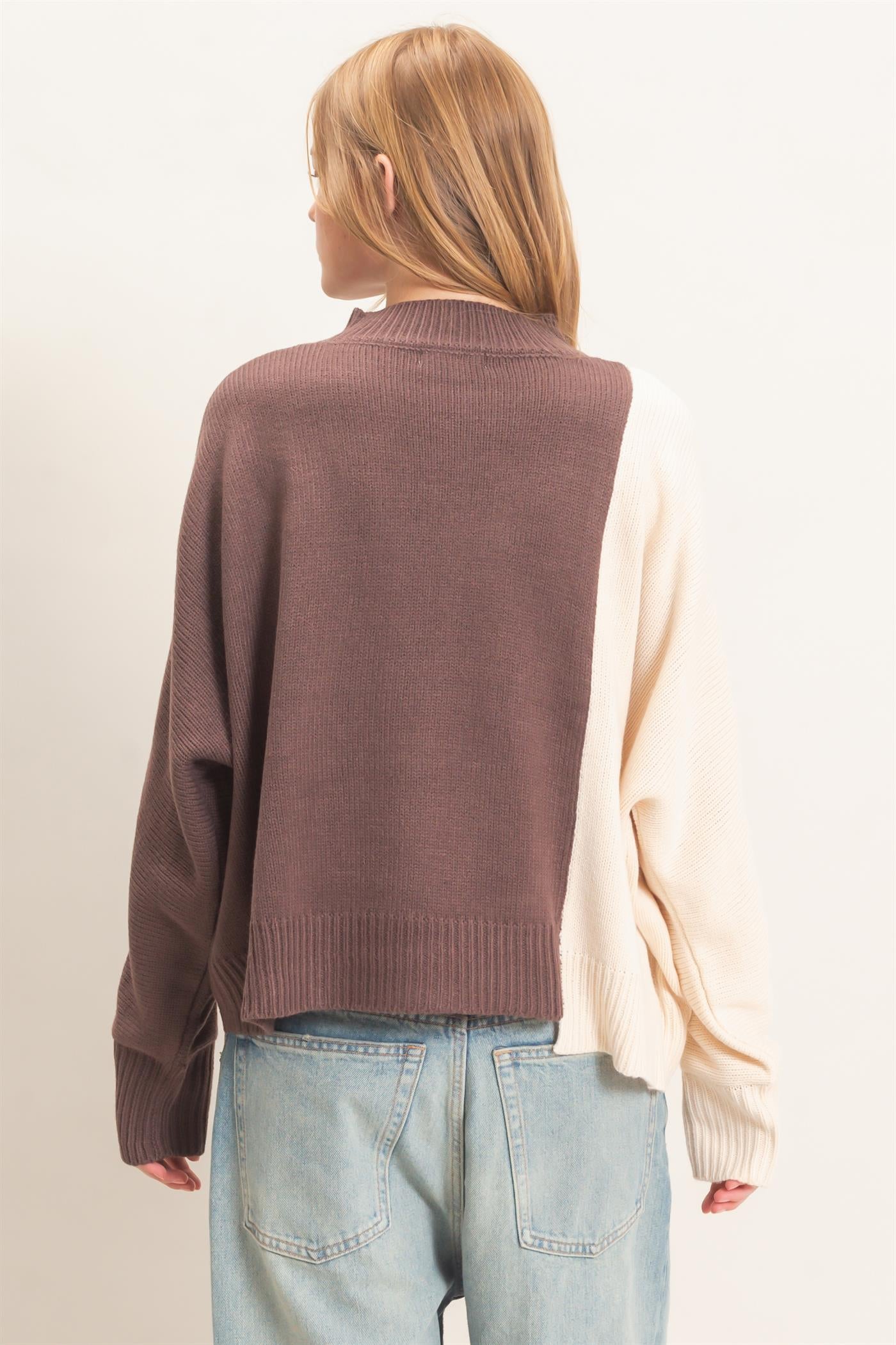 Wholesale Two-Tone Knit Sweater Sweaters HF26F184 BROWN HYFVE