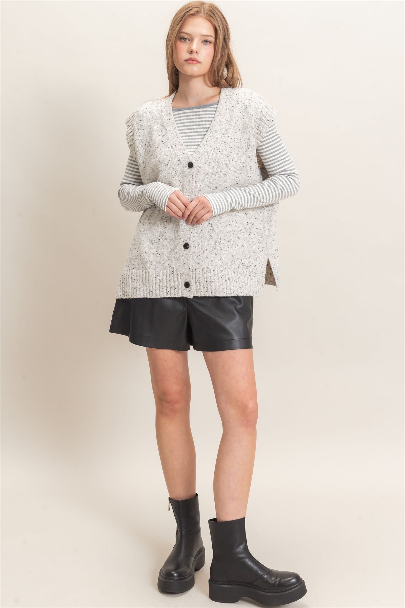 Wholesale V-Neck Knit Vest Sweaters HF26E484 OATMEAL HYFVE