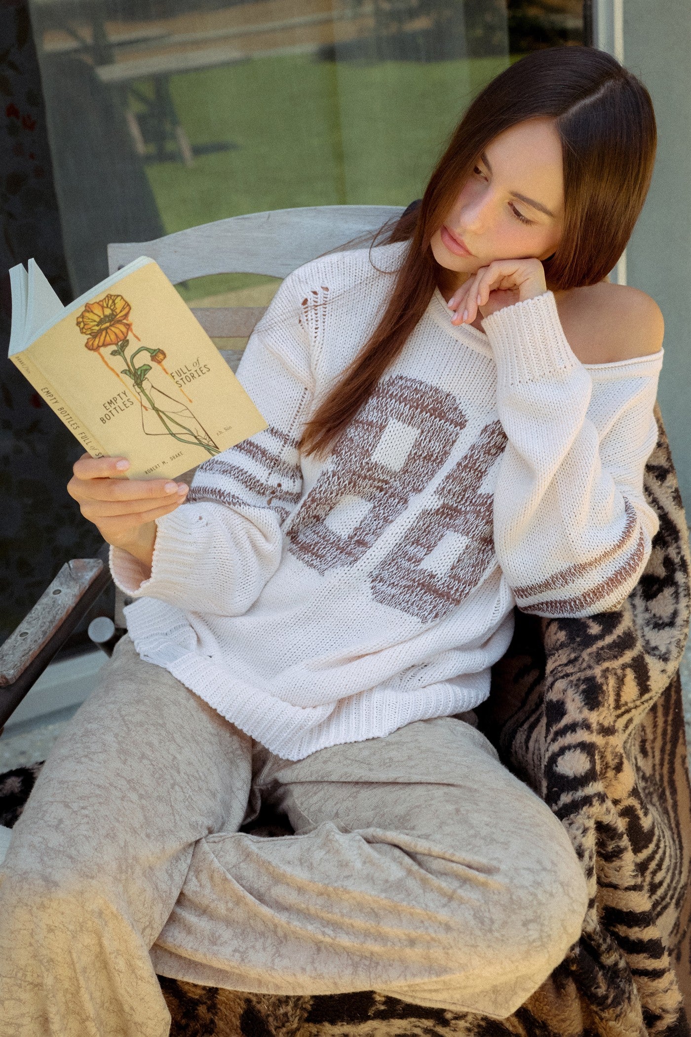 Wholesale Oversized Number Knit Sweater Sweaters HF26E687 WHITE SWAN HYFVE