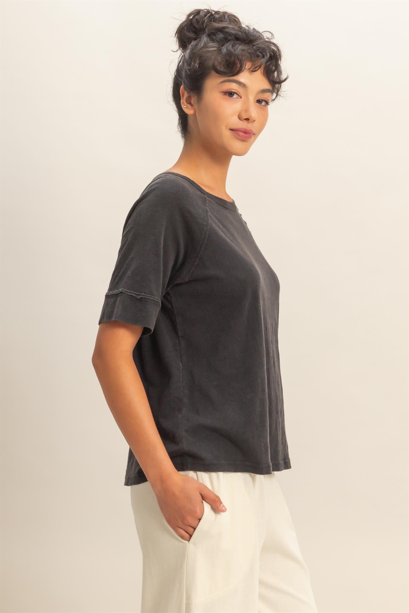 Wholesale Acid Wash Raw Seam Raglan Short Sleeve Tee Clothing Tops DZ26A655 BLACK HYFVE