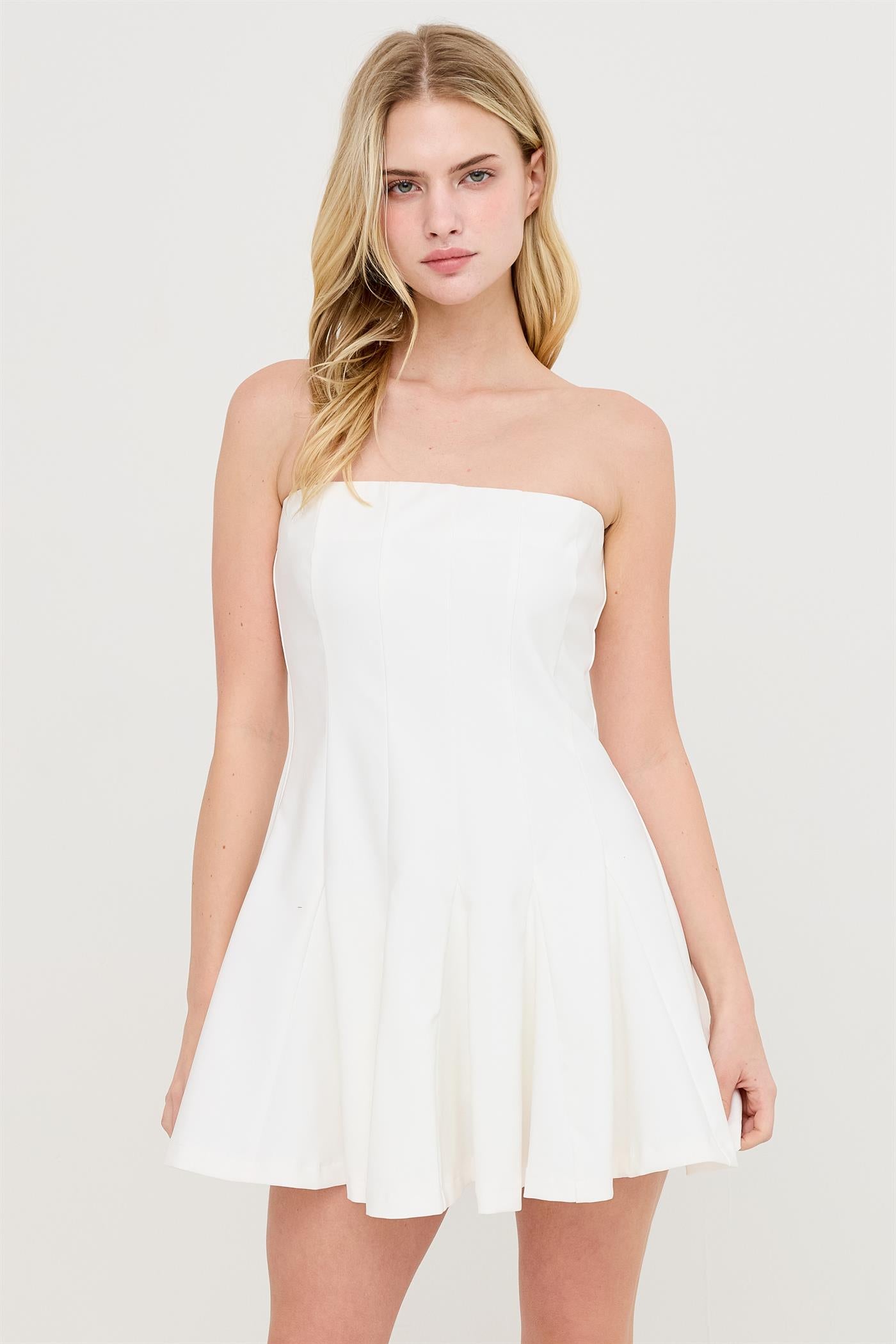 Wholesale Strapless Tube Dress With Godet Dresses HF26A294 WHITE HYFVE
