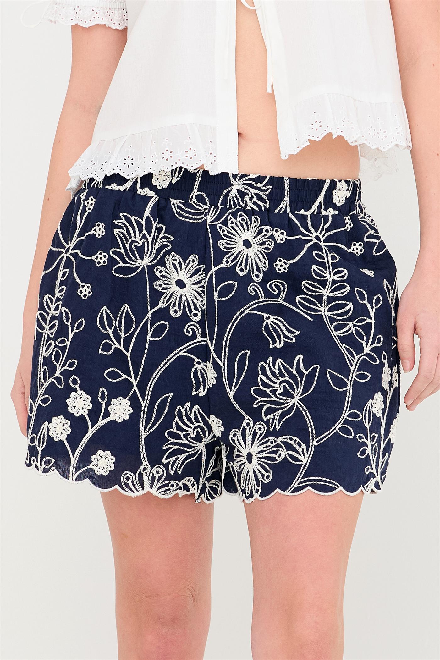 Wholesale Embroidered Scallop Hem Shorts Shorts HF26E391-D NAVY HYFVE