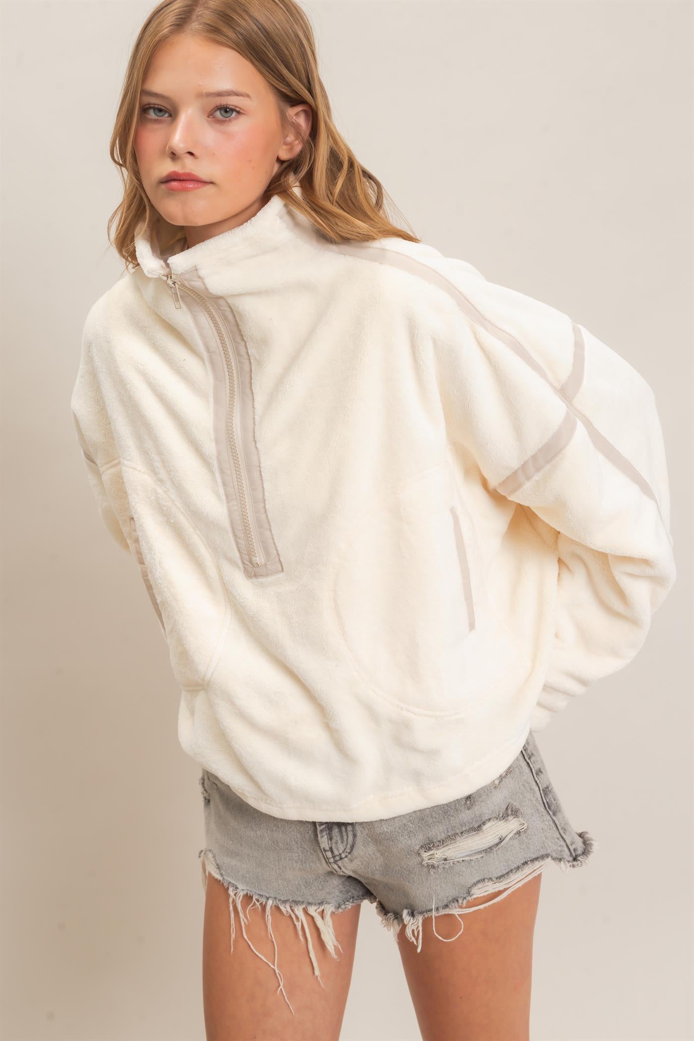 Wholesale Contrast Trim Half-Zip Fleece Pullover Outerwear HF26F206-D IVORY HYFVE